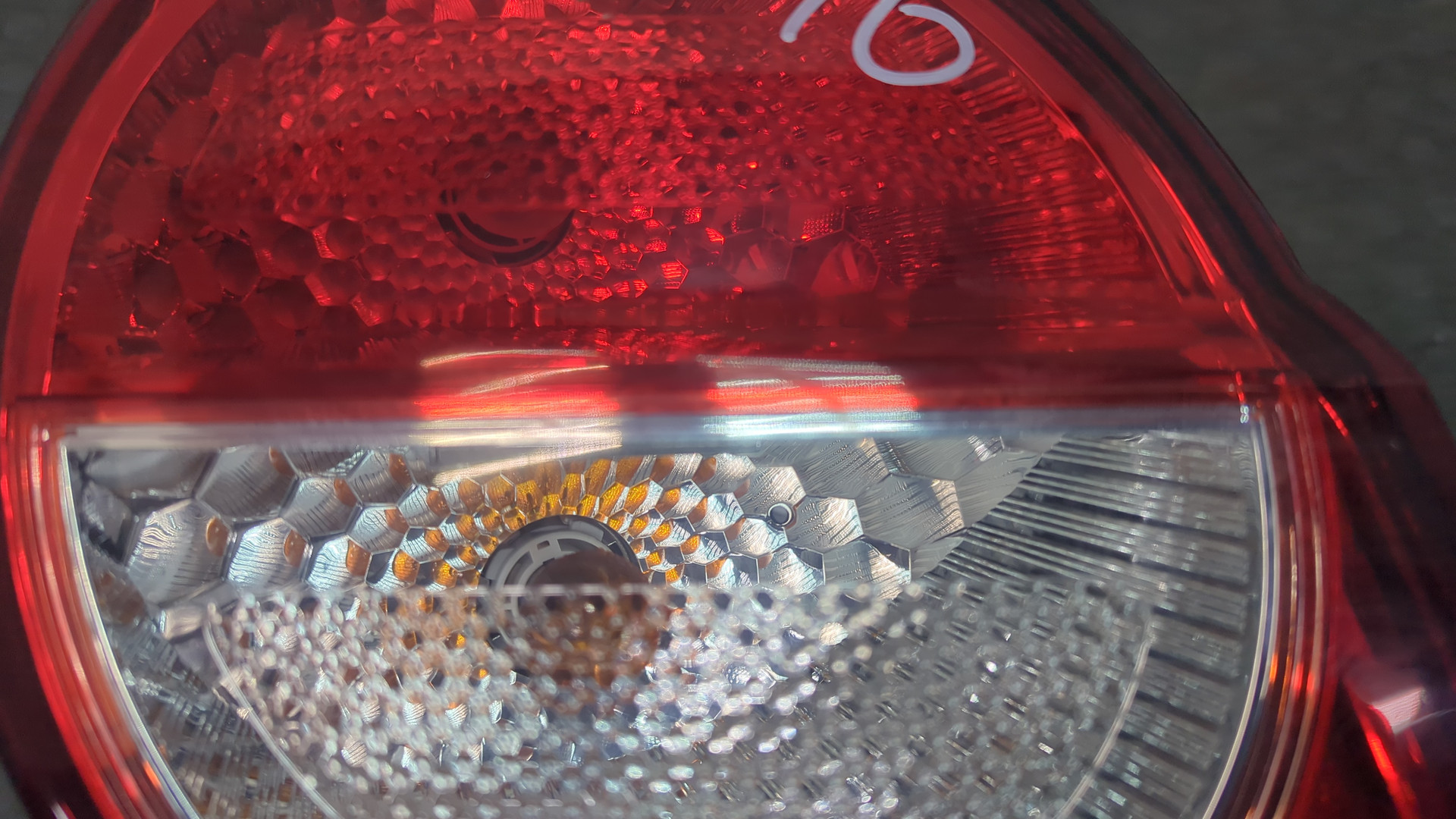 Фонарь задний левый