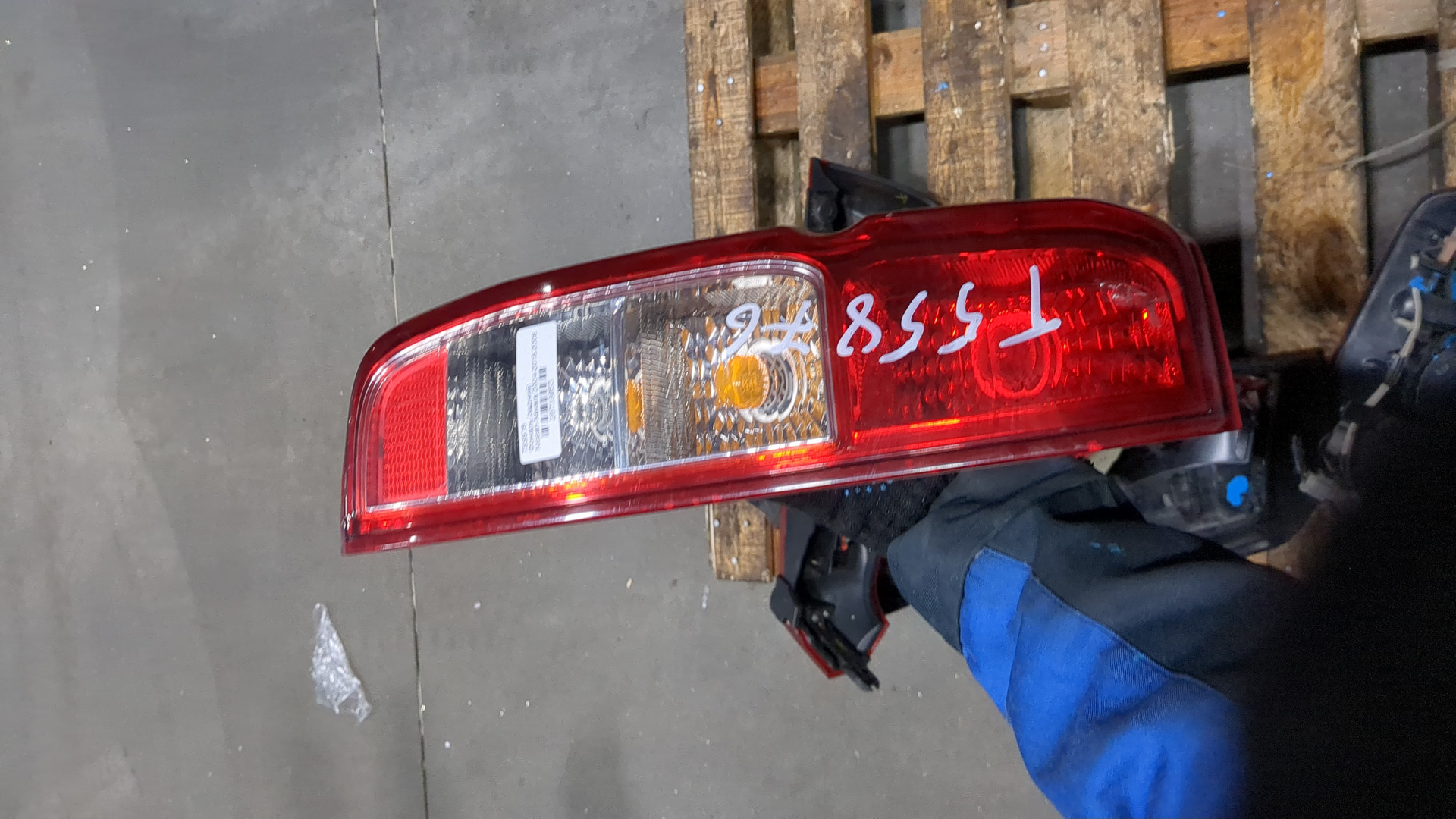 Фонарь задний левый