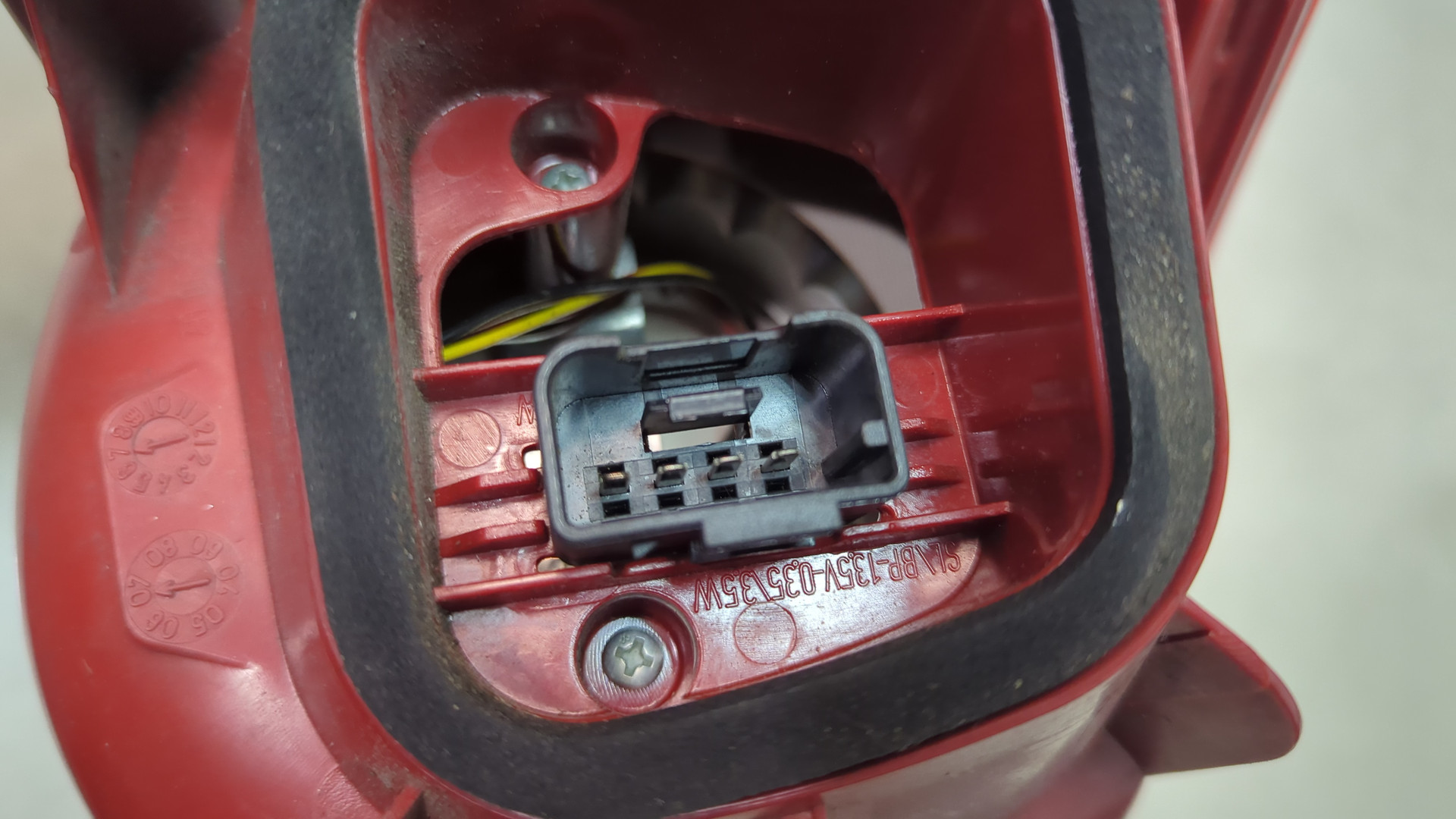 Фонарь задний правый