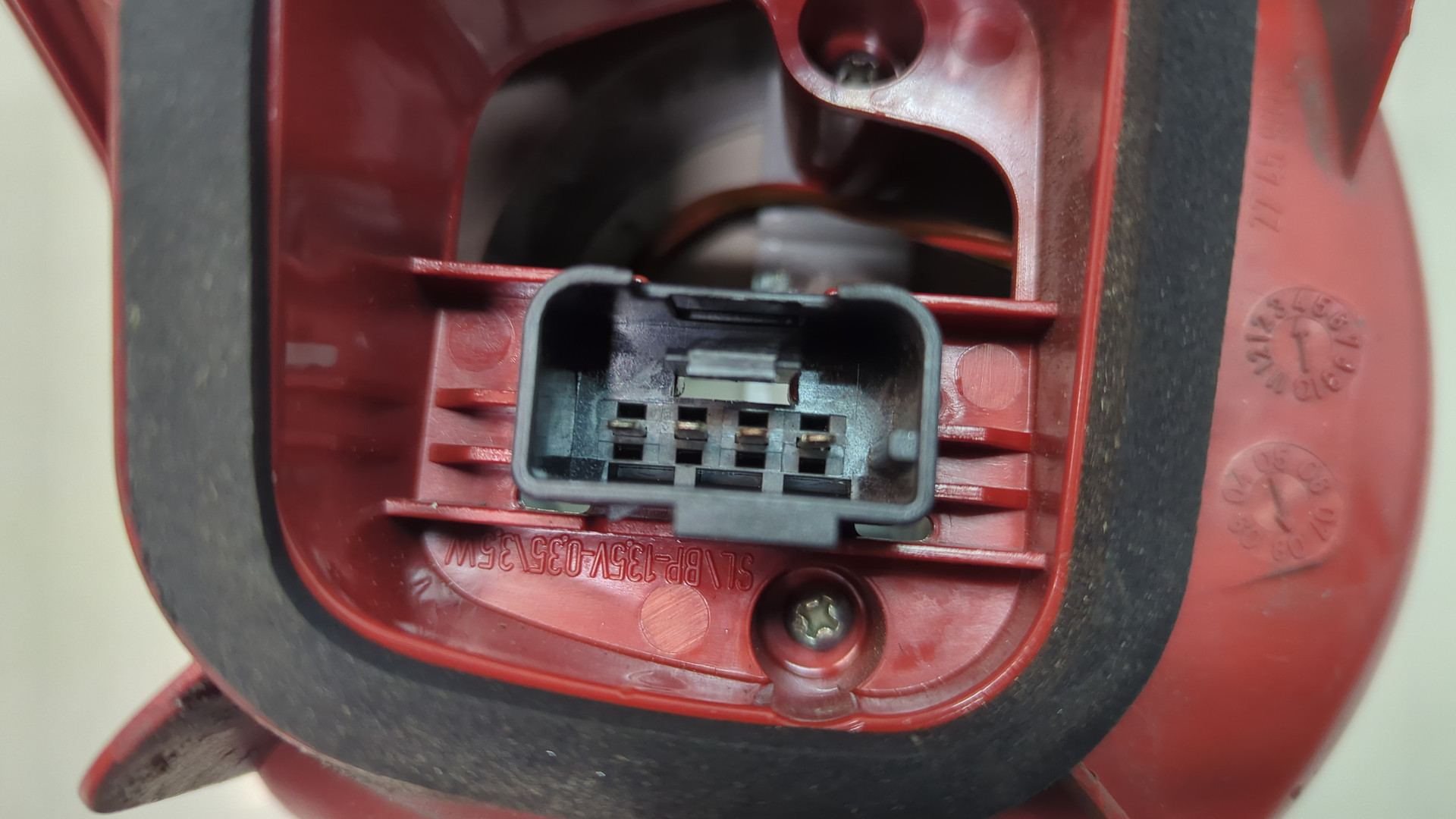 Фонарь задний левый