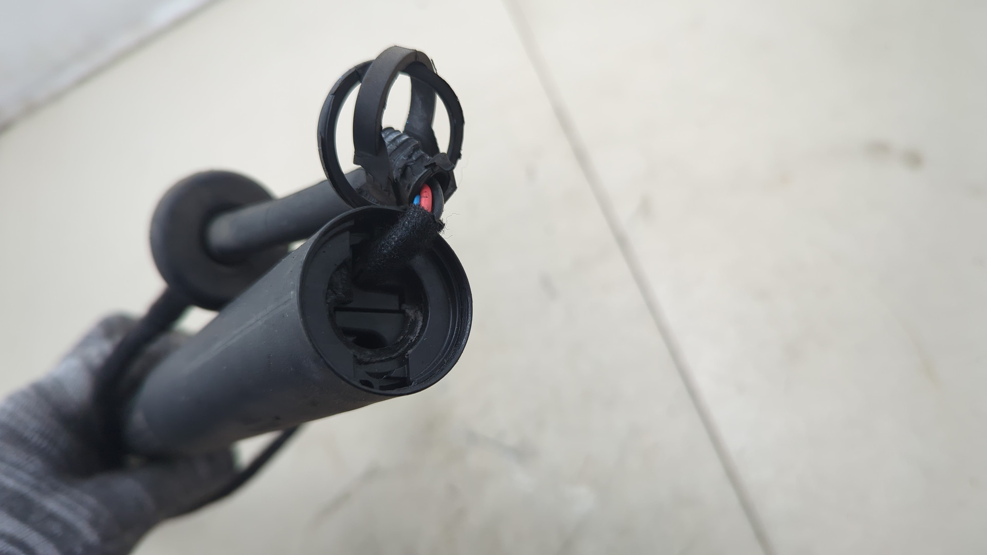 Амортизатор крышки багажника