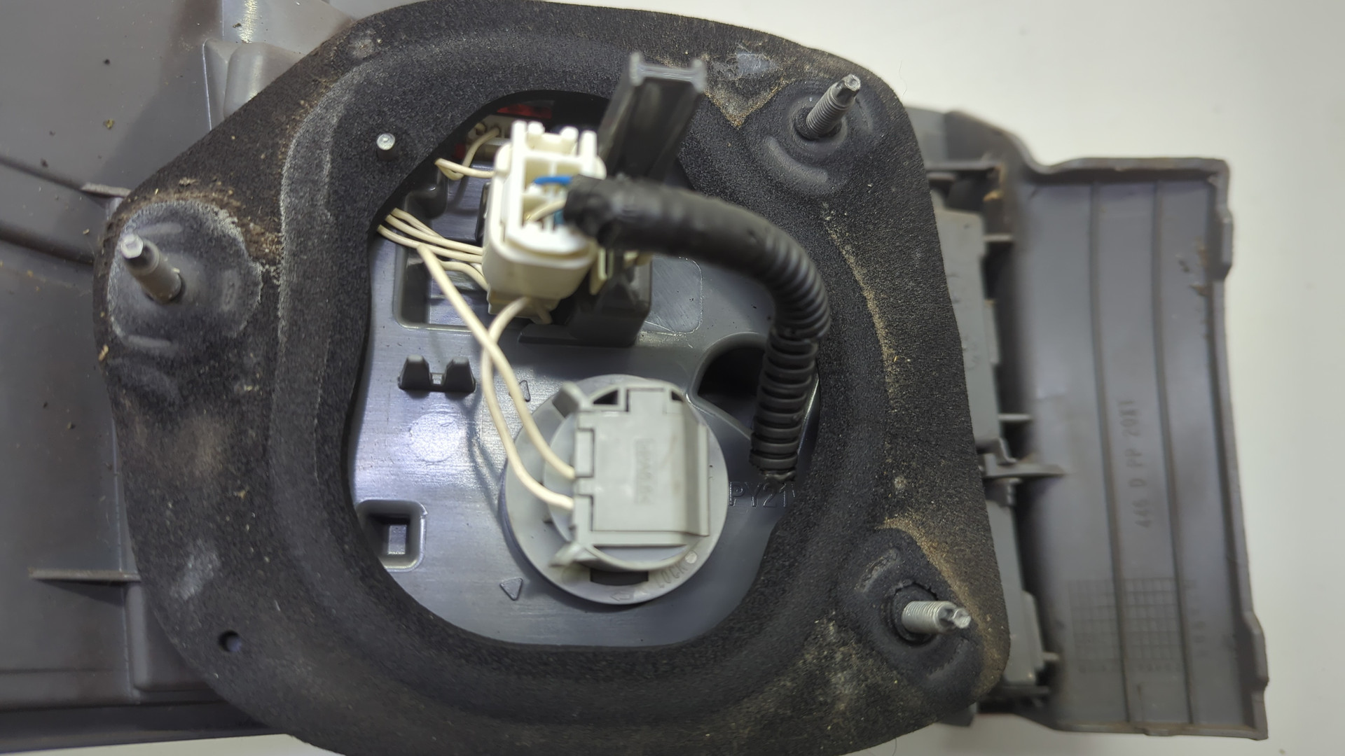 Фонарь задний правый