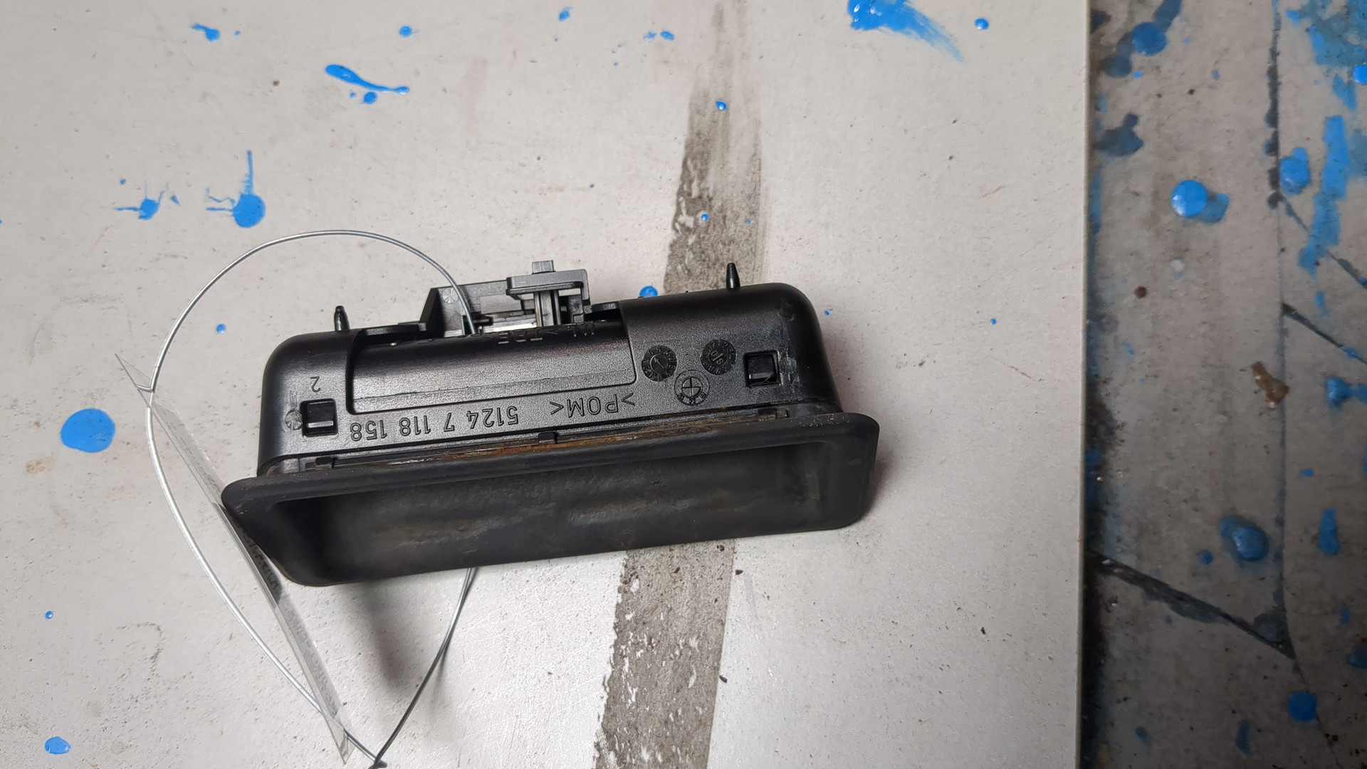 Кнопка открывания багажника