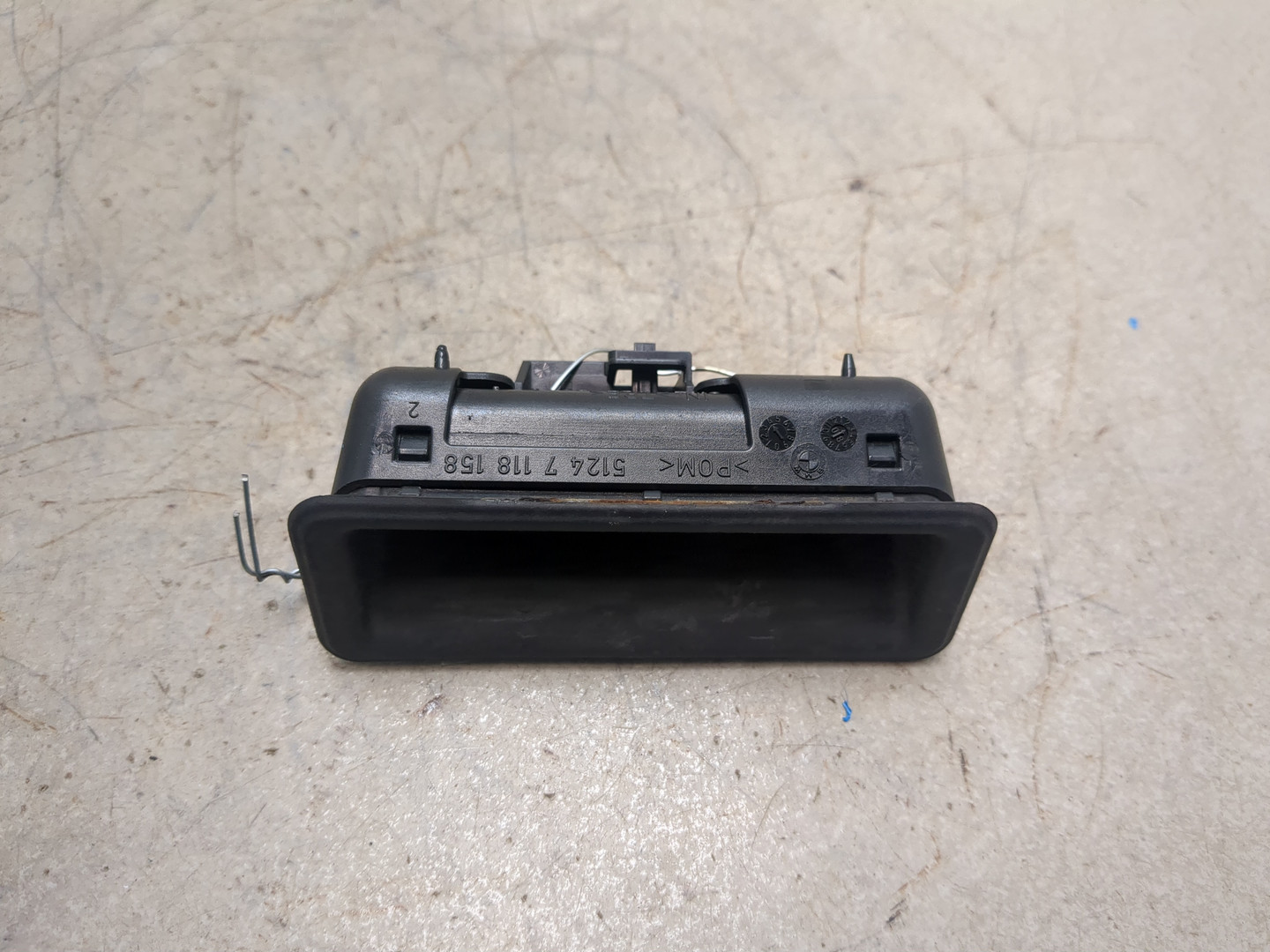 Кнопка открывания багажника