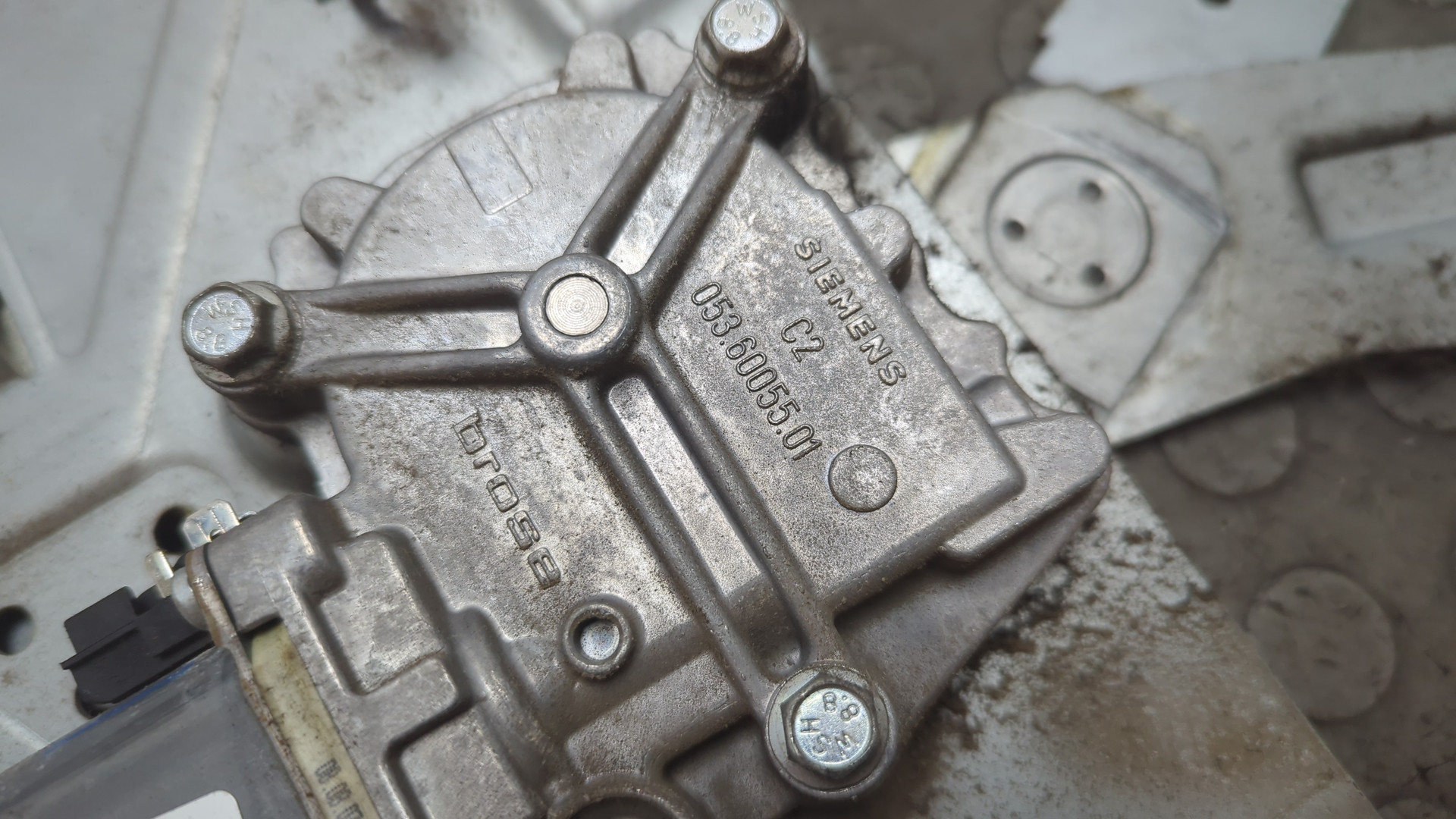 Стеклоподъемник электр. передний левый