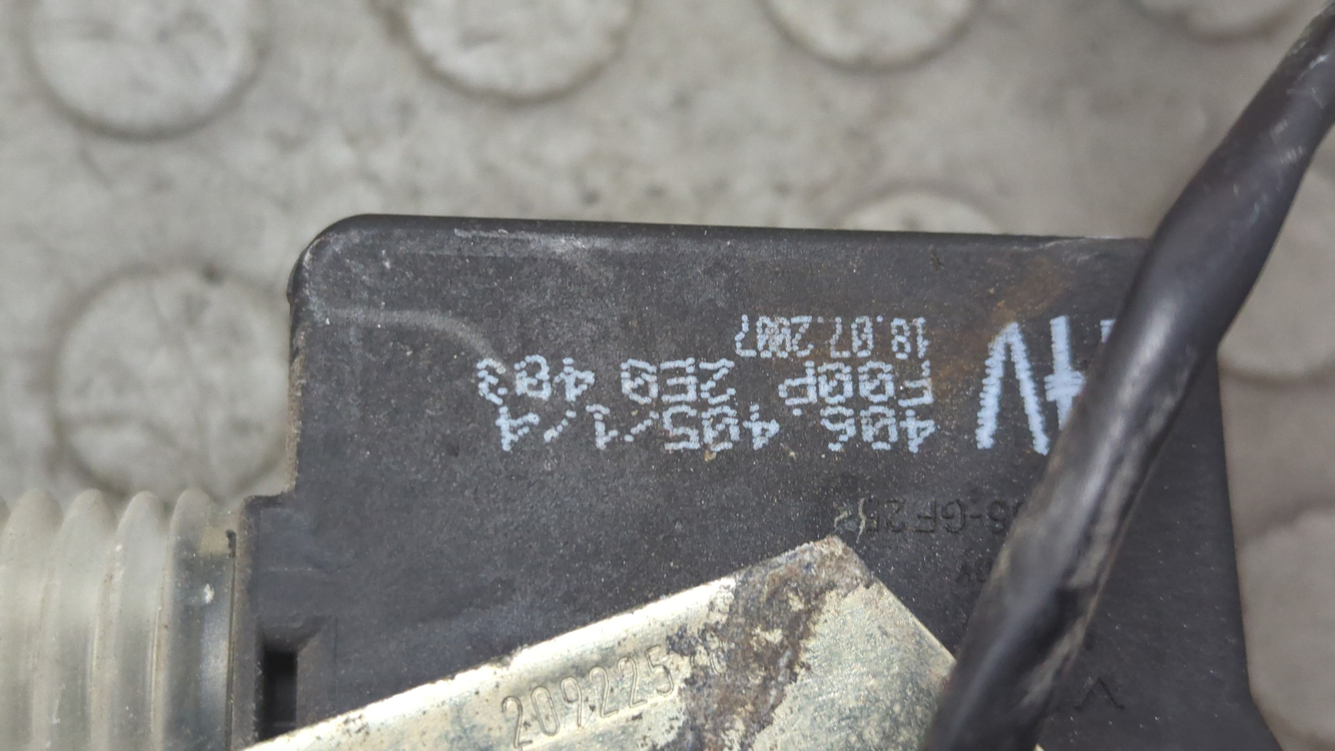 Замок двери передней левой