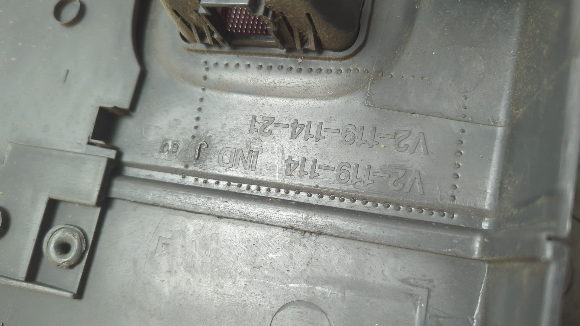 Обшивка двери передней левой