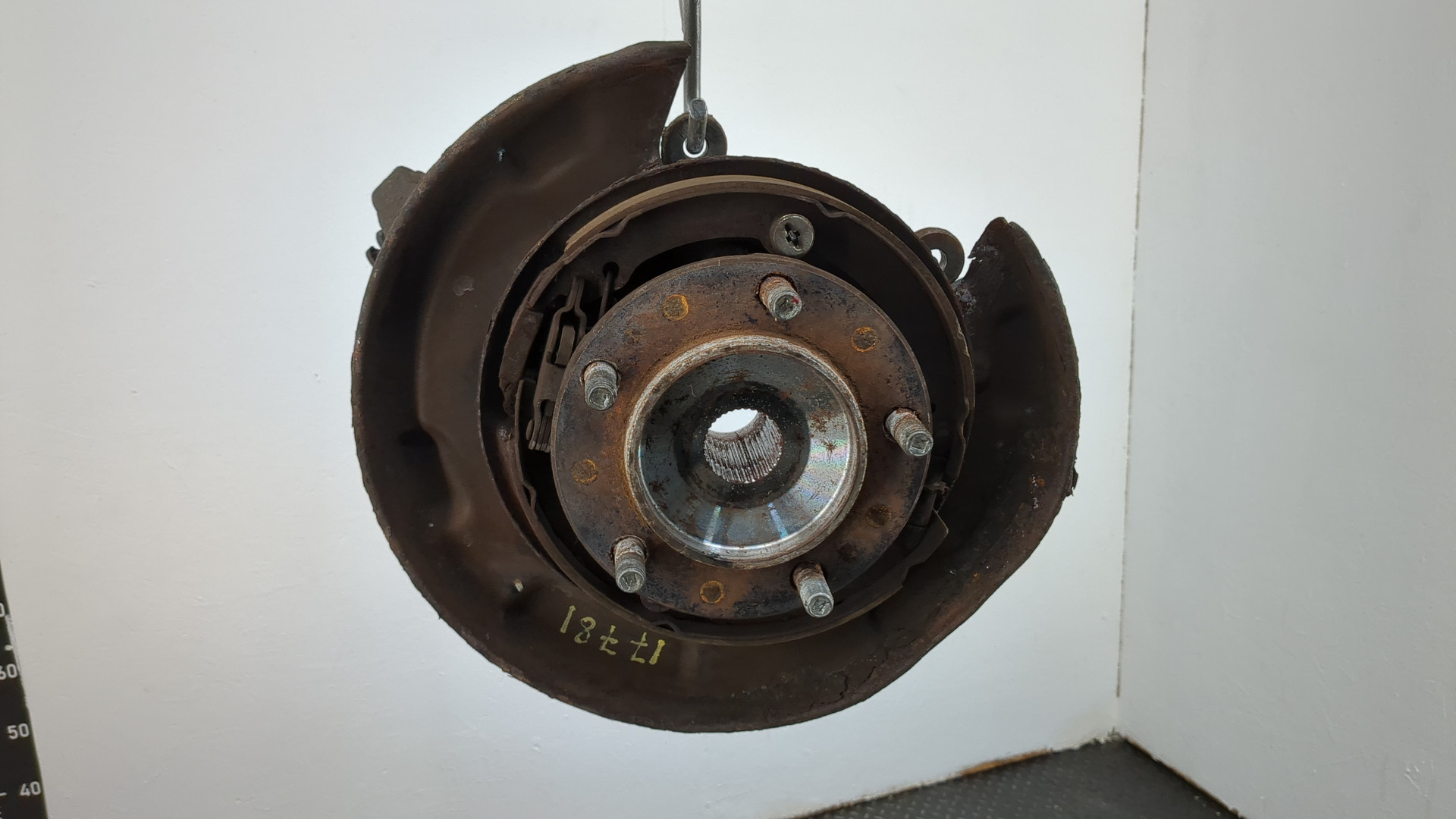 Кулак поворотный задний левый