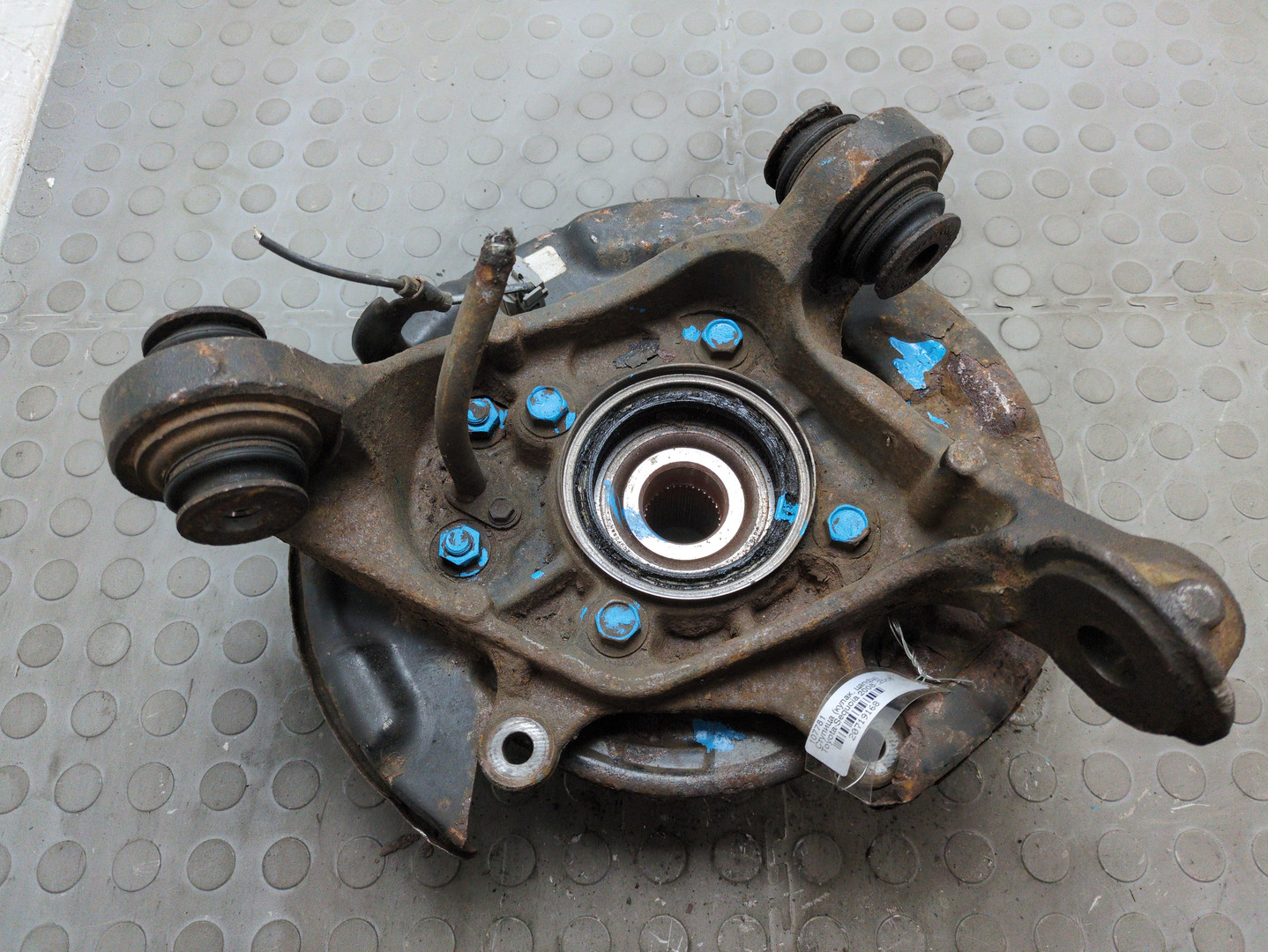 Кулак поворотный задний левый