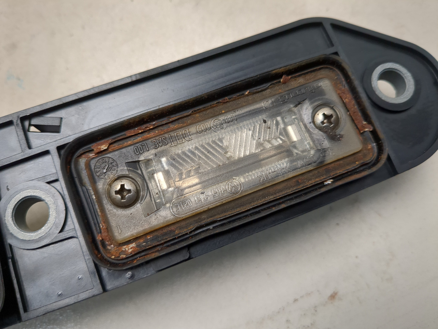 Кнопка открывания багажника