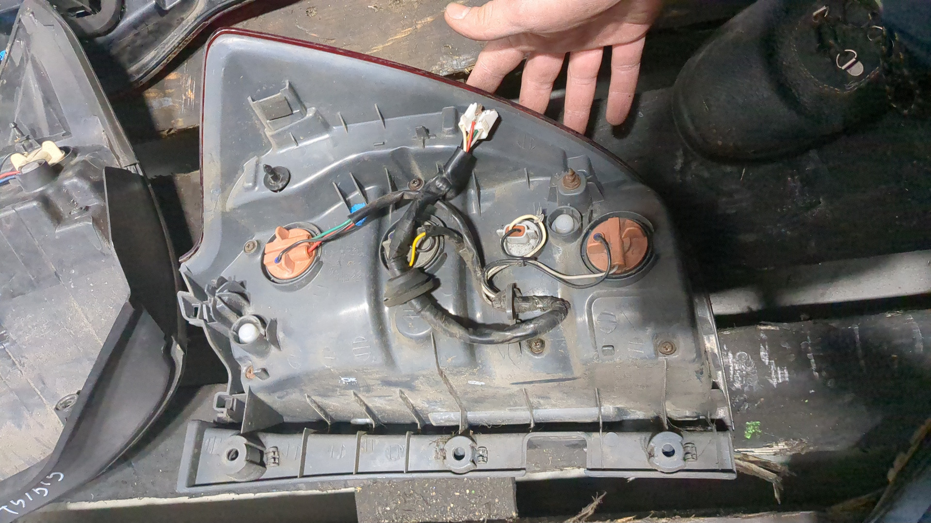 Фонарь задний левый