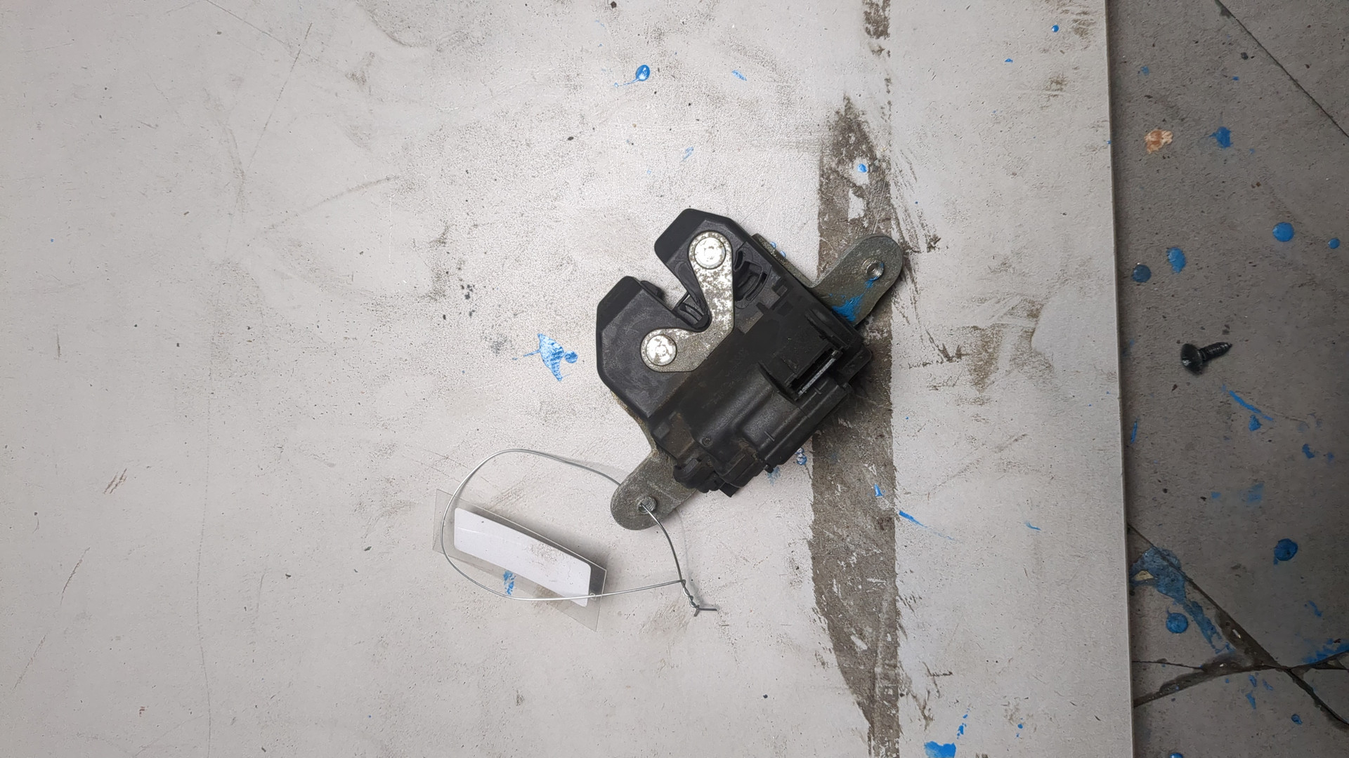 Замок багажника