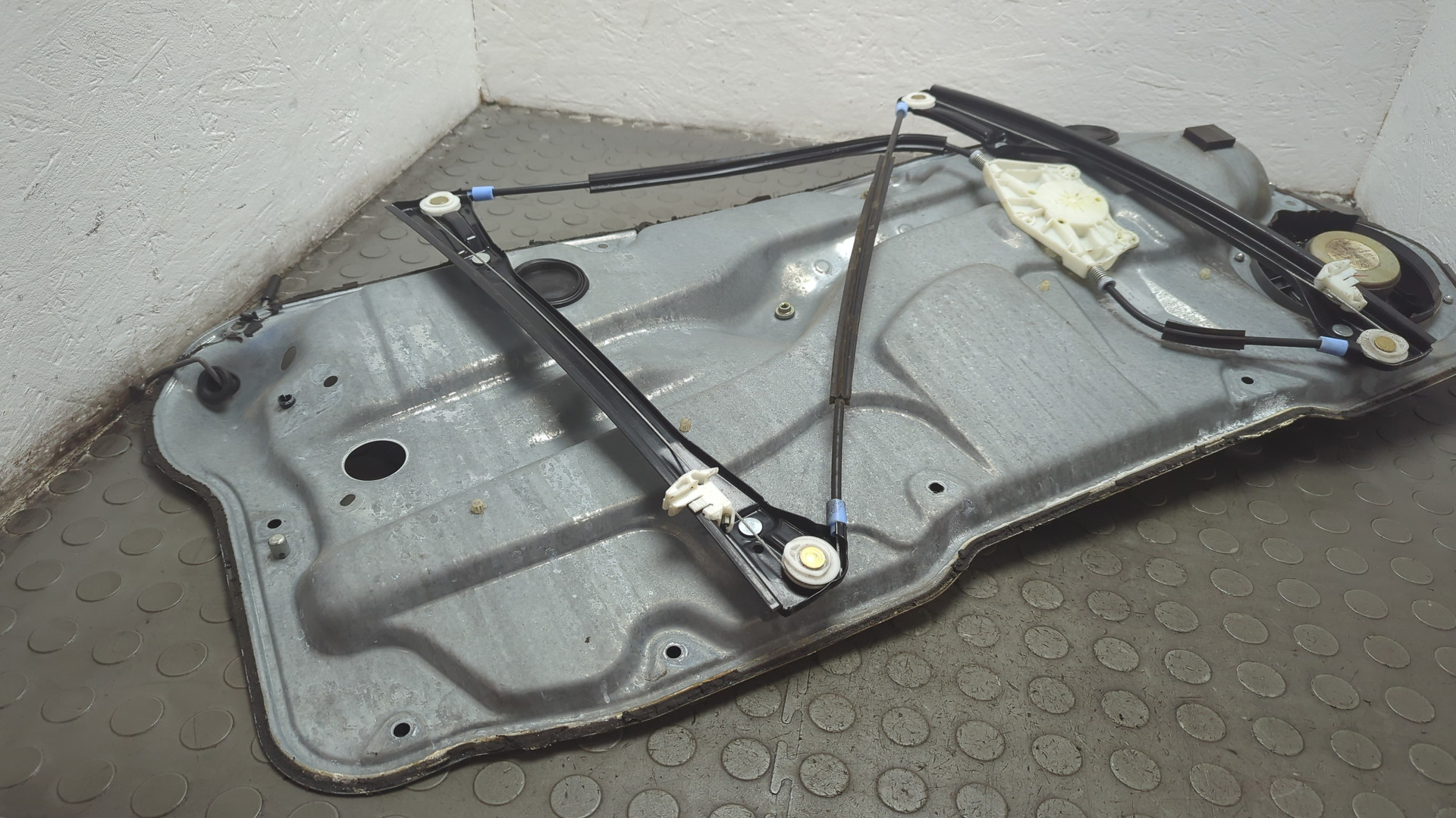 Стеклоподъемник механ. передний правый