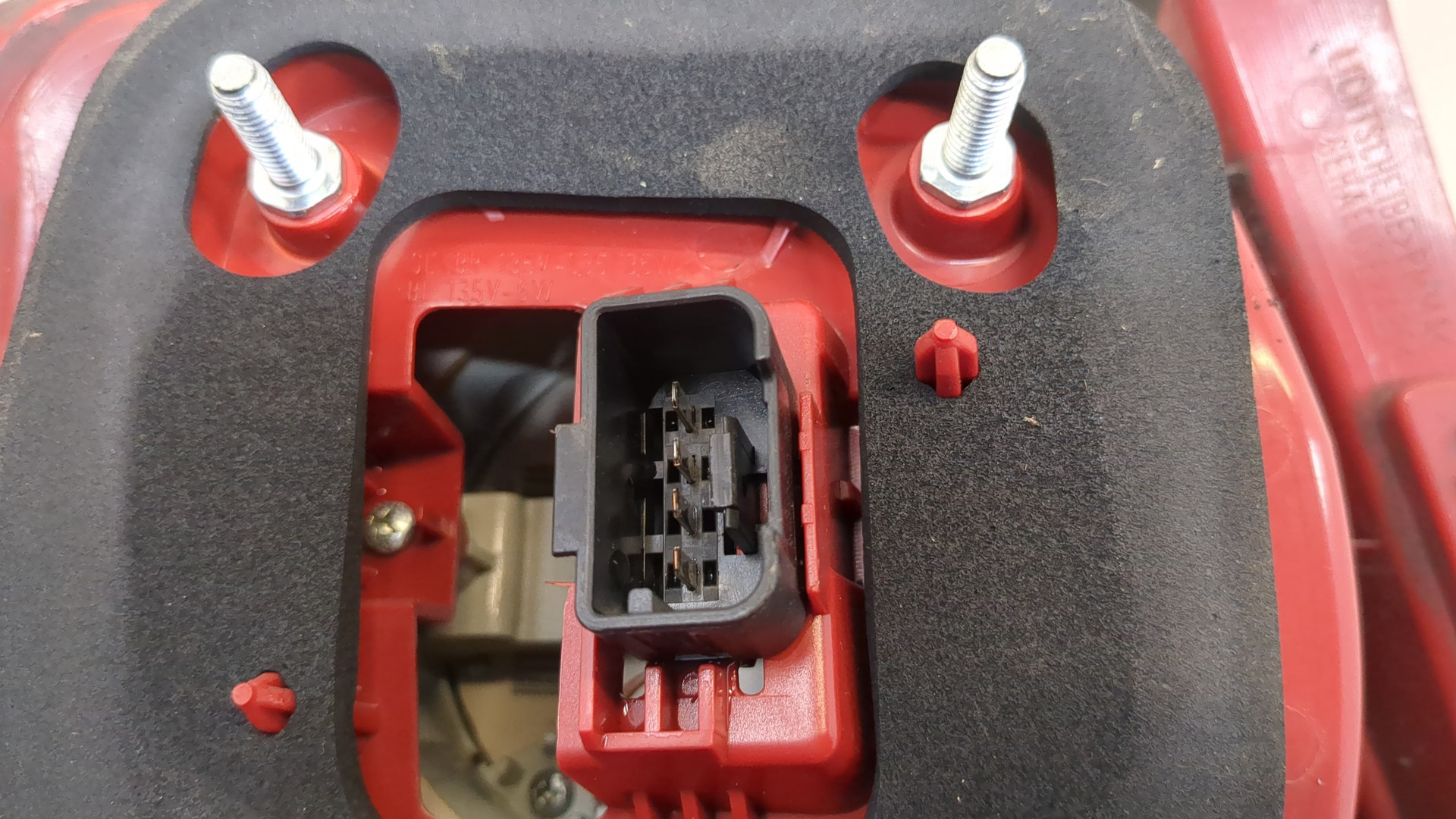 Фонарь задний правый