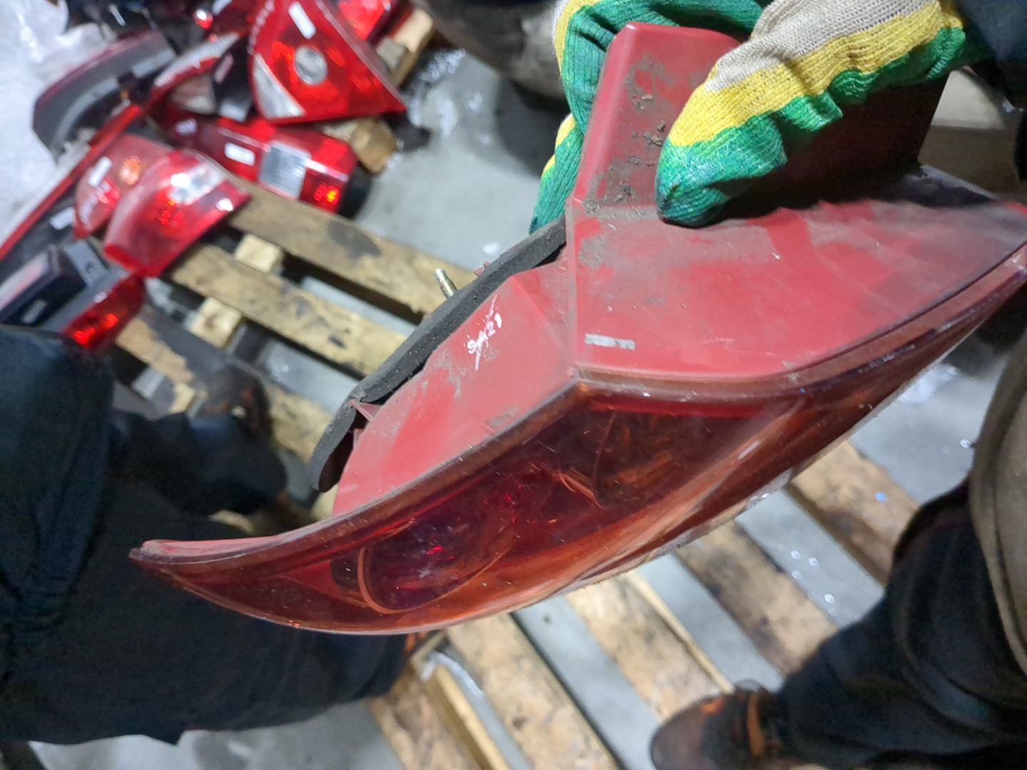 Фонарь задний левый