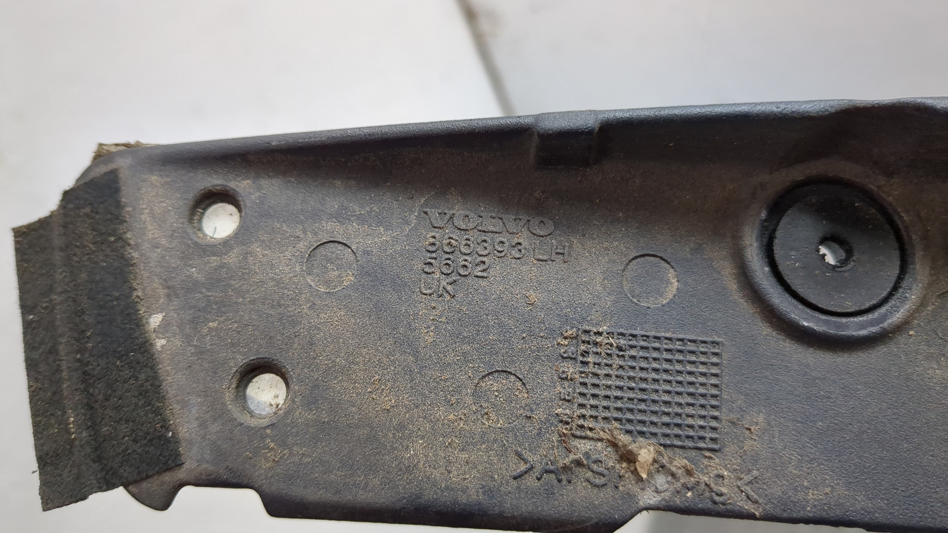 Рейлинг (релинг) левый (планка на крышу)