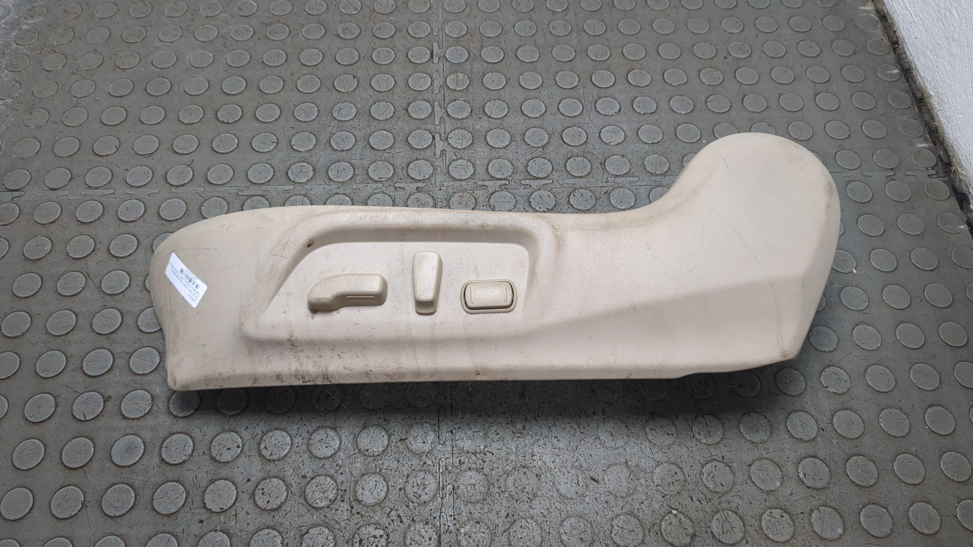 Кнопка регулировки сидения