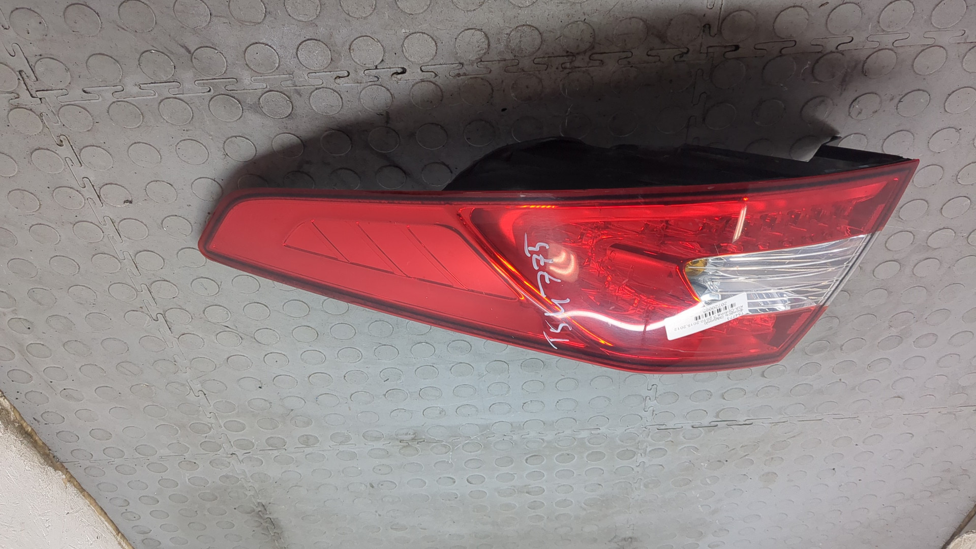 Фонарь задний правый