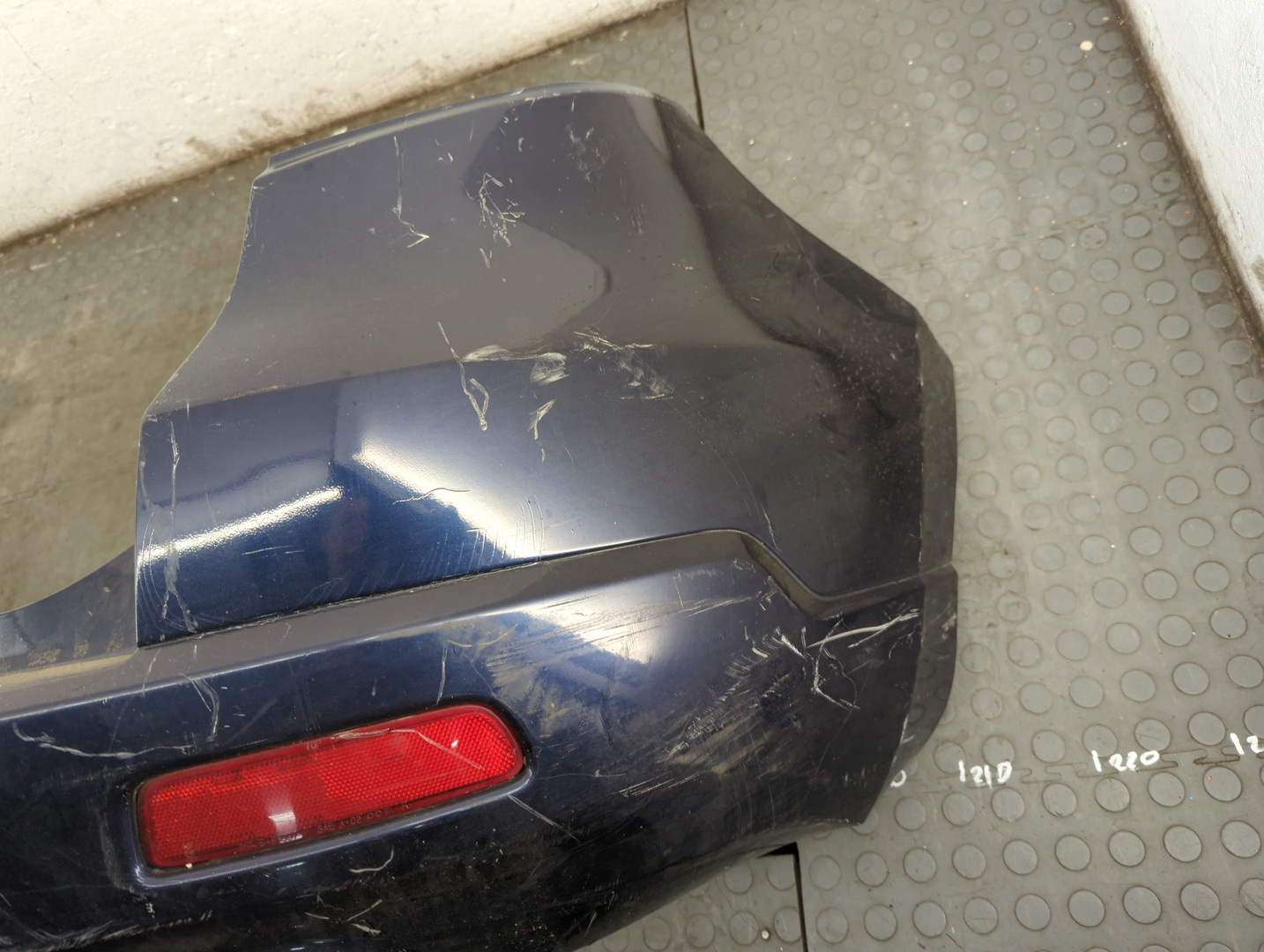 Бампер задний