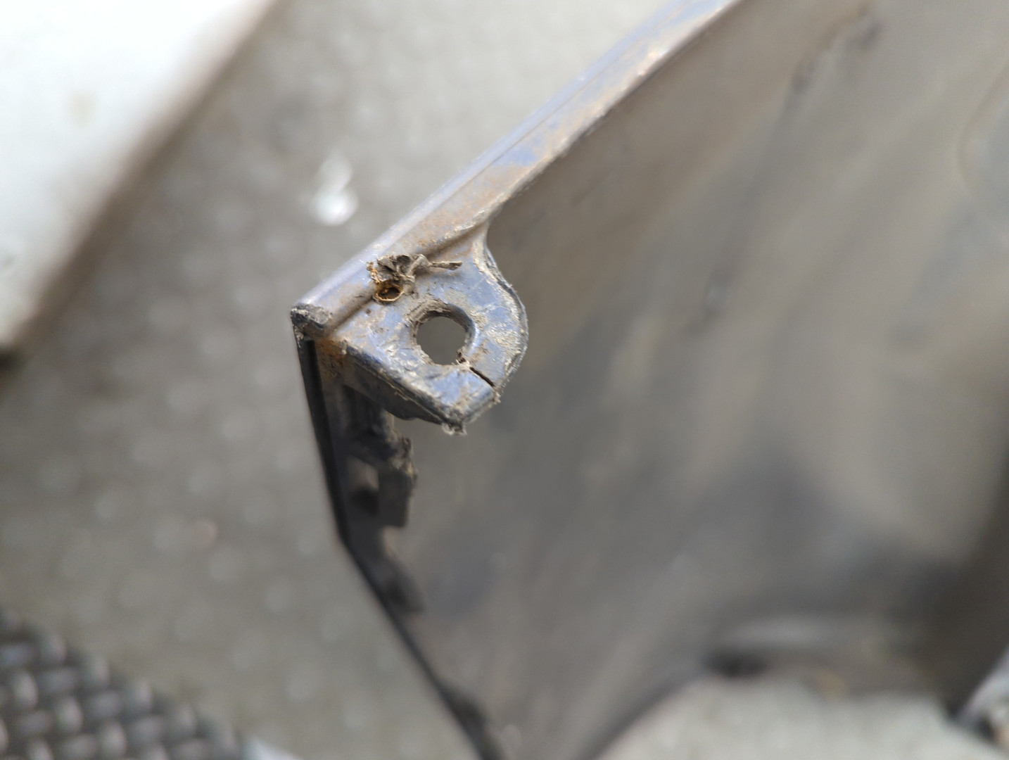 Бампер задний