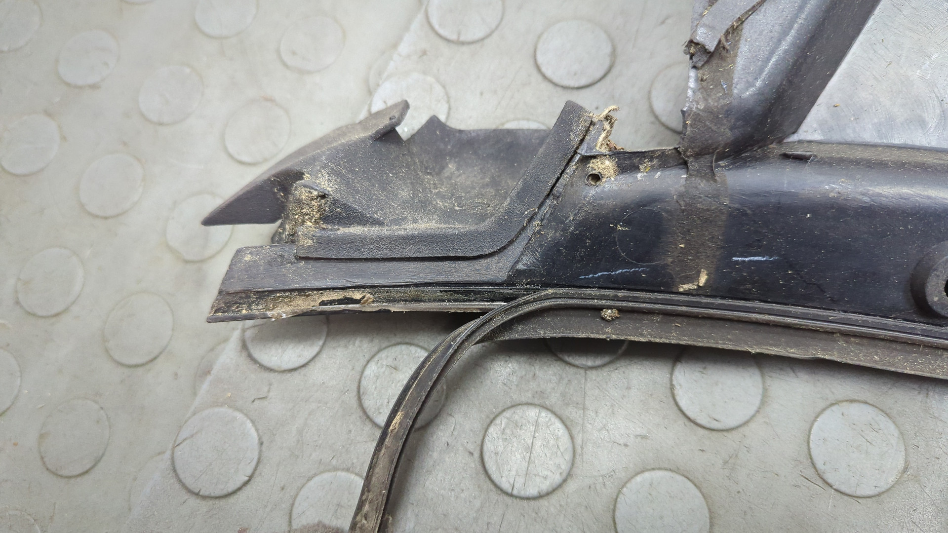 Решетка стеклоочистителей (Жабо)