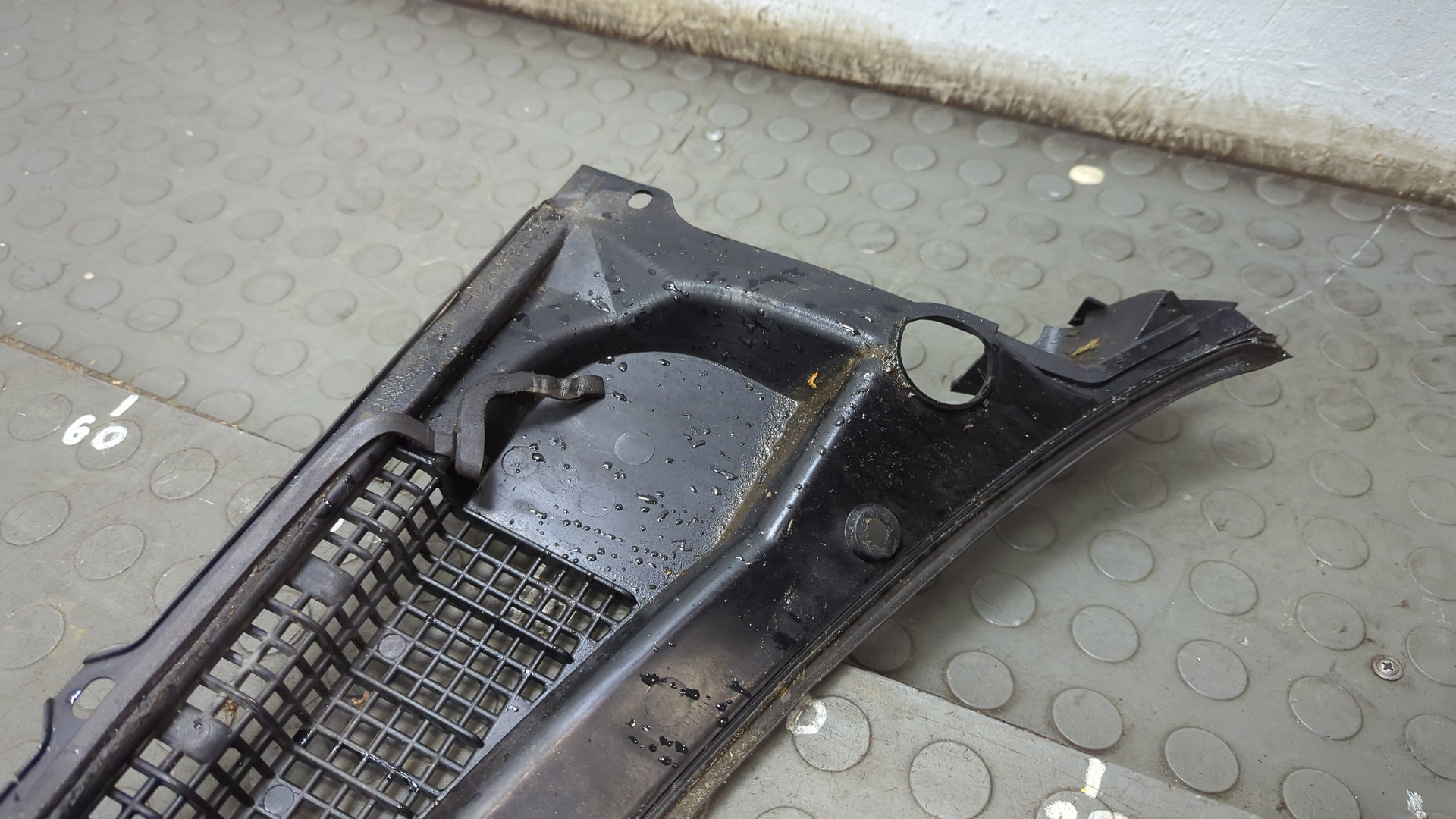 Решетка стеклоочистителей (Жабо)