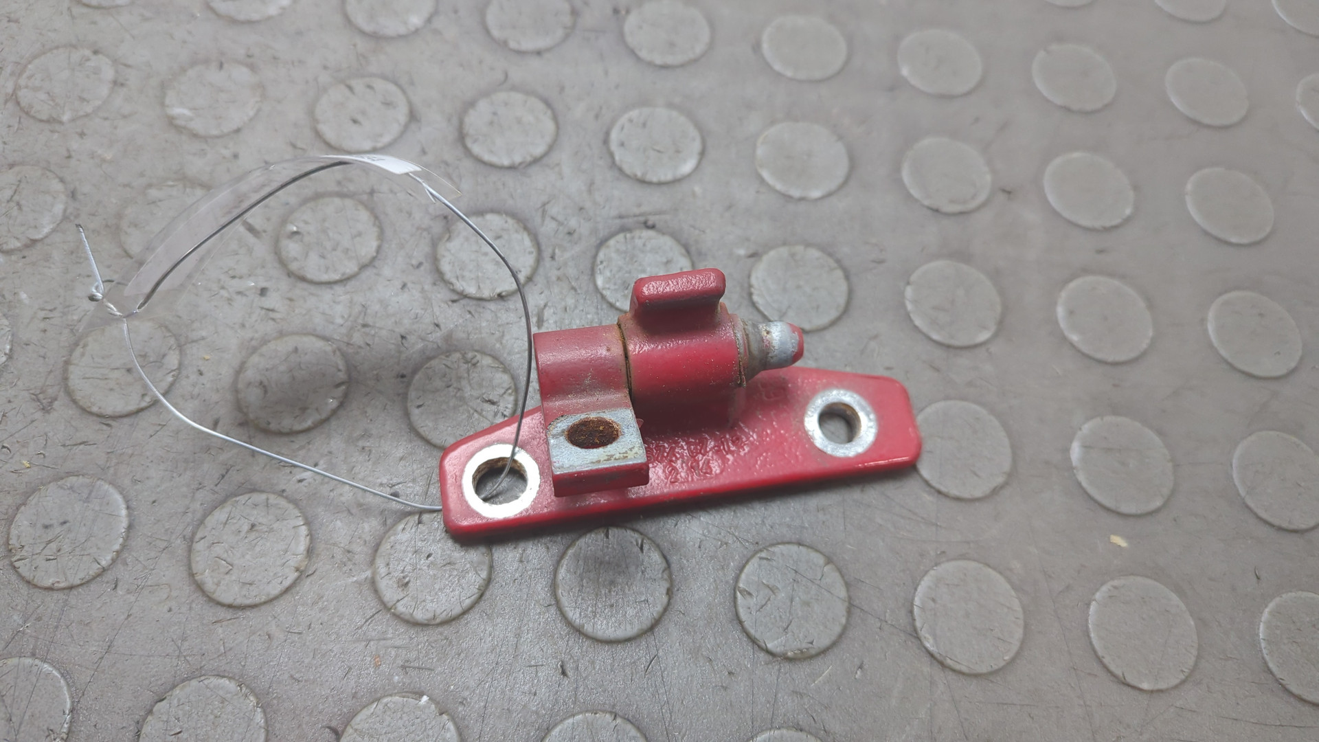 Петля двери