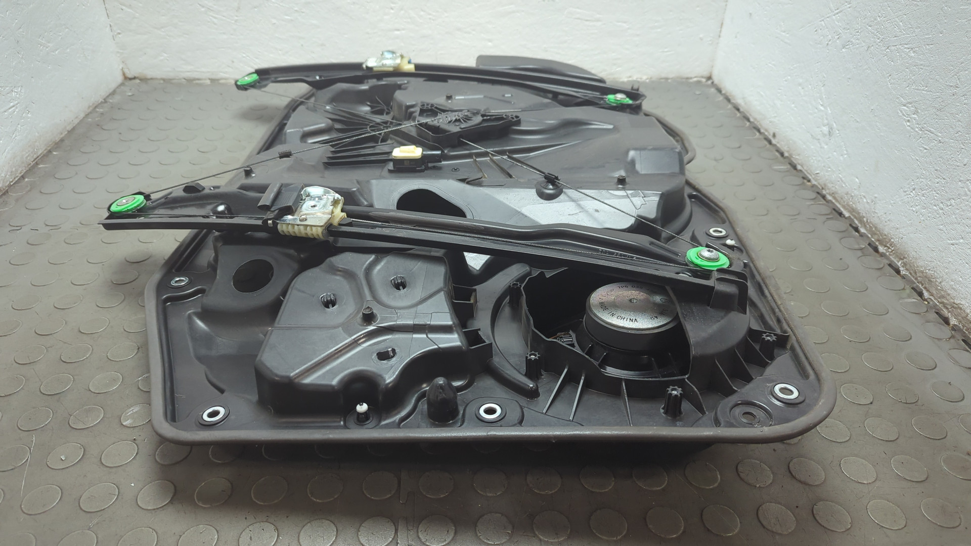 Стеклоподъемник электр. передний левый