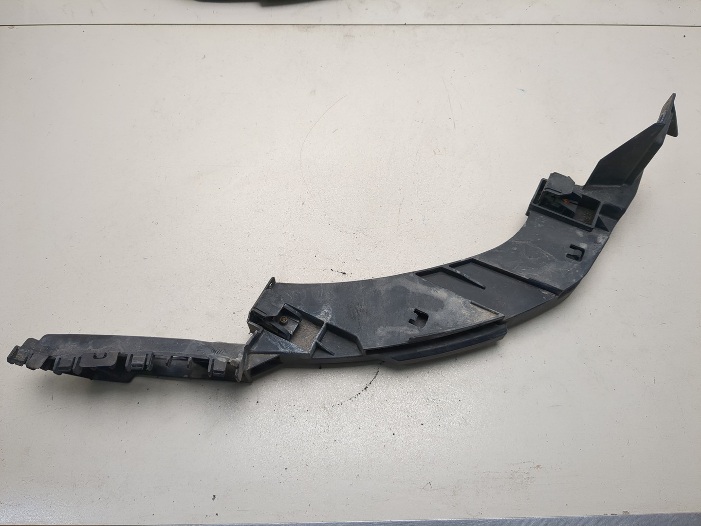 Кронштейн фар правый