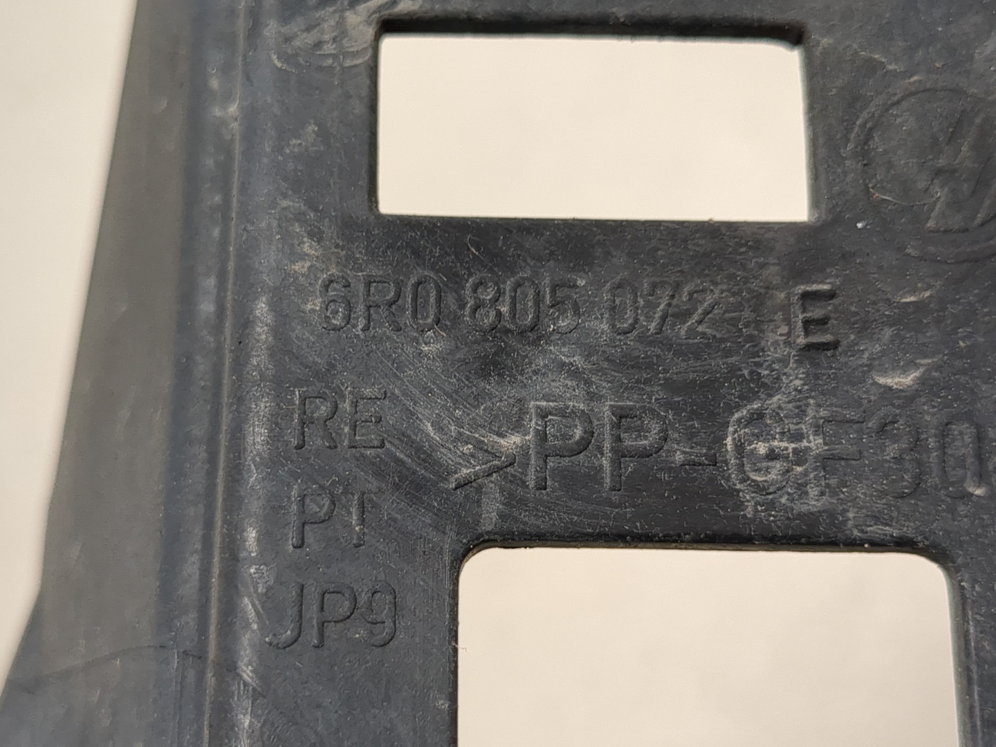 Кронштейн фар правый