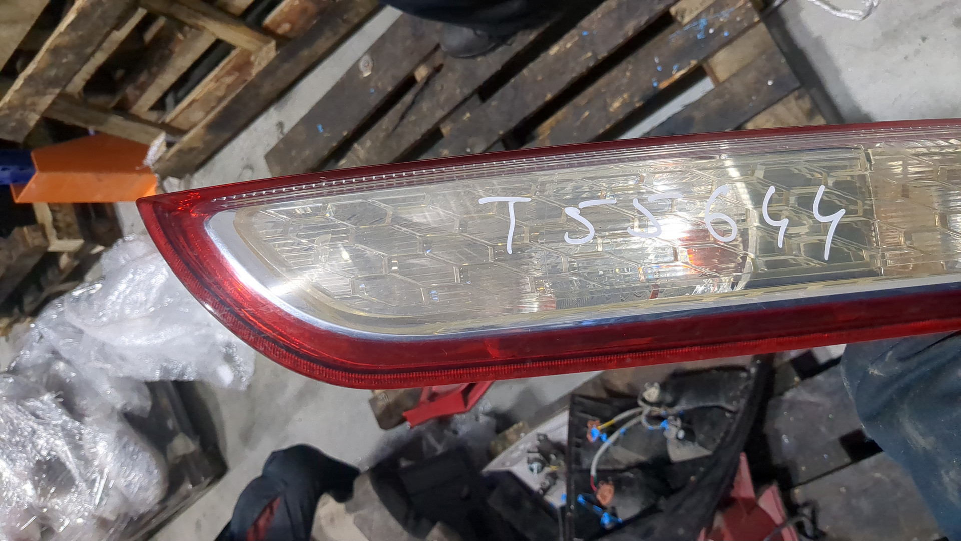 Фонарь задний правый