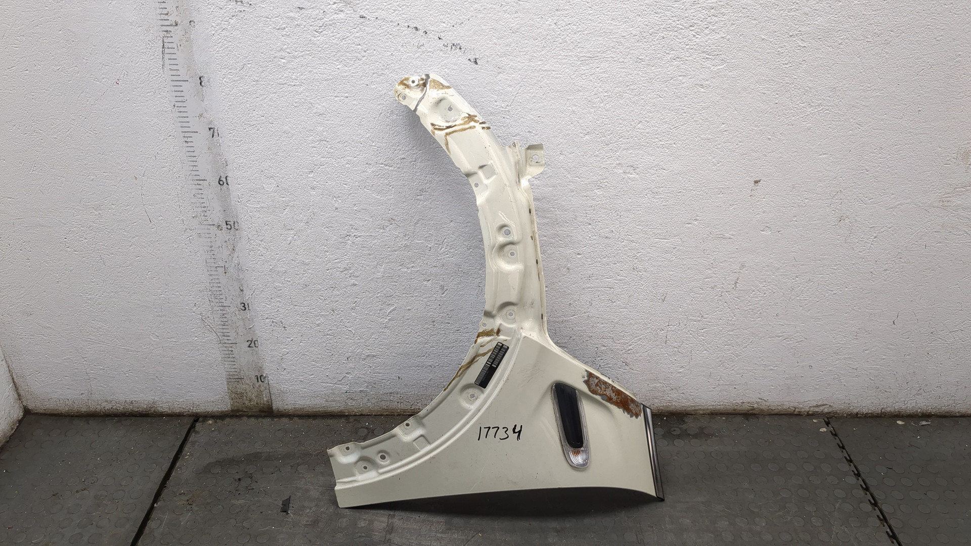 Крыло переднее левое