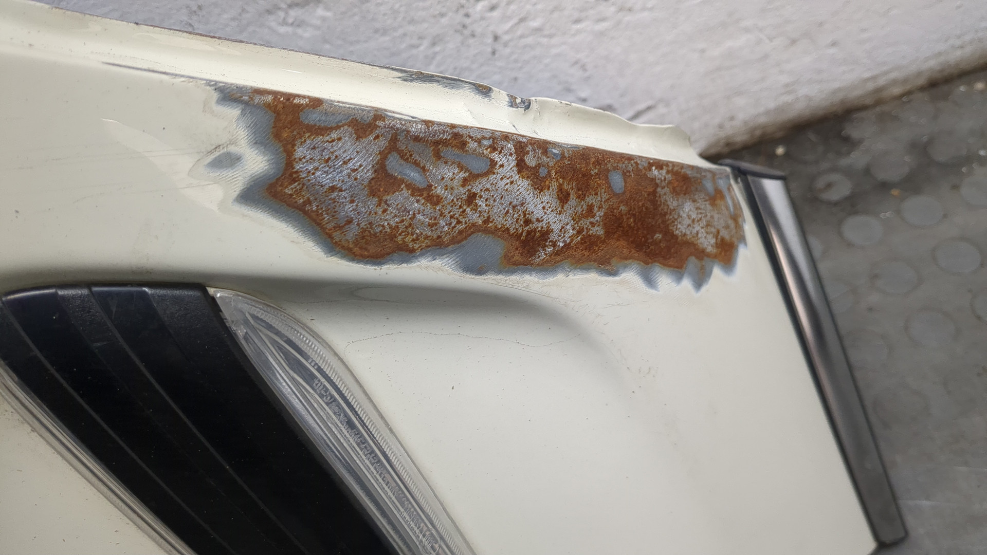 Крыло переднее левое