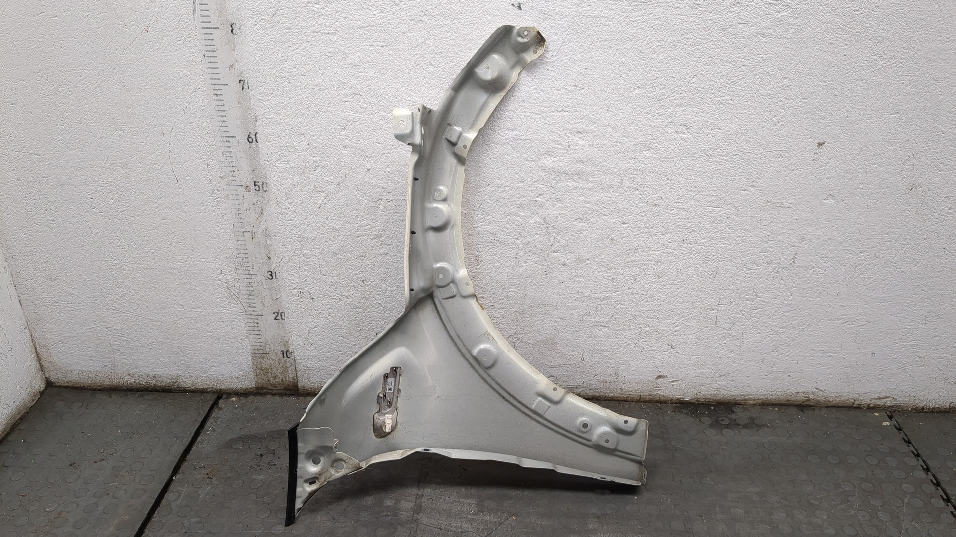 Крыло переднее левое