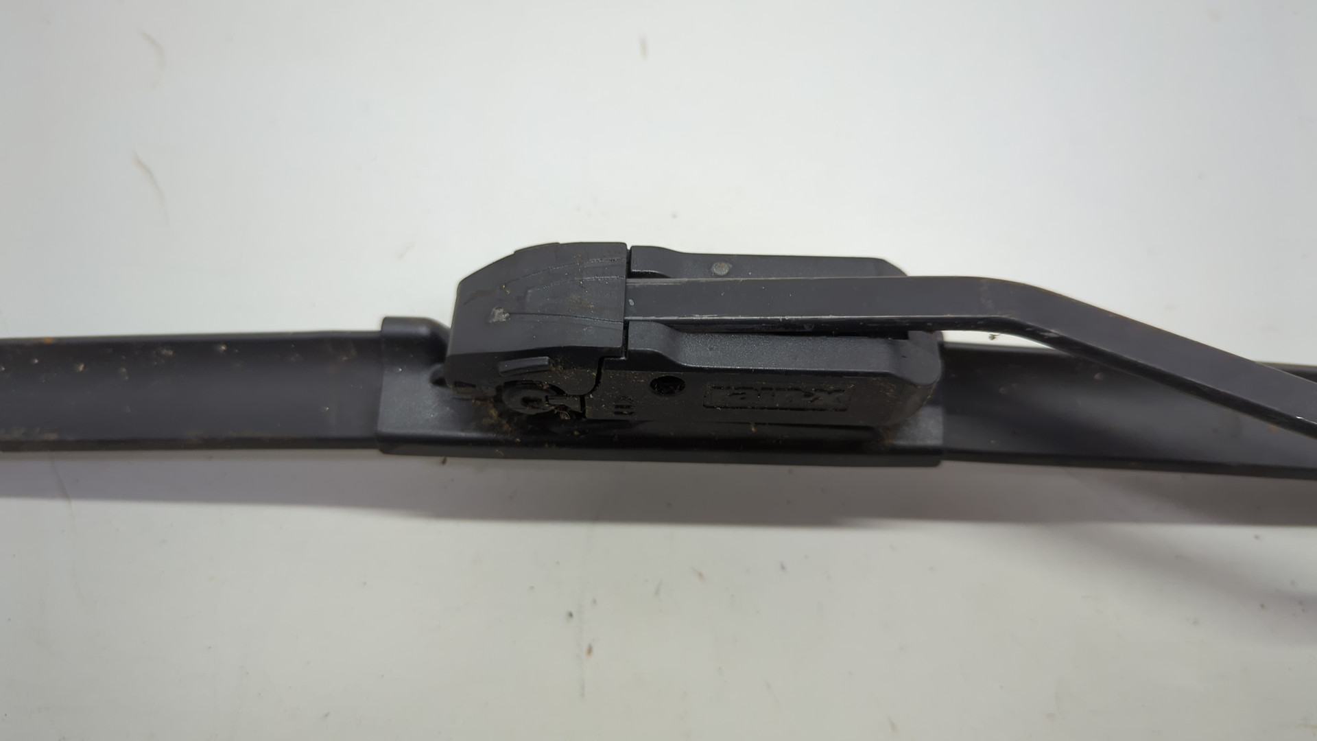 Поводок стеклоочистителя передний правый