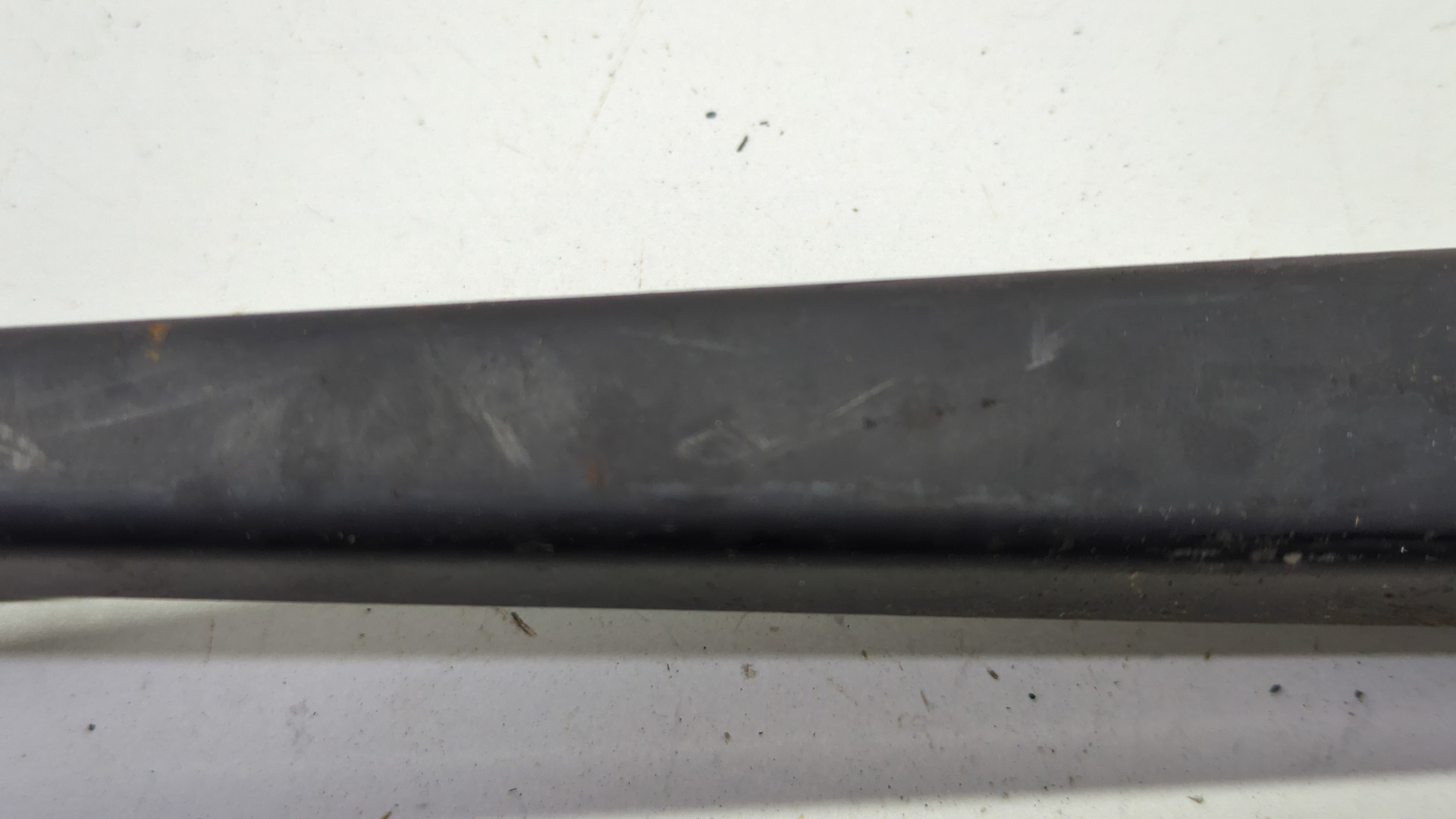 Поводок стеклоочистителя передний правый