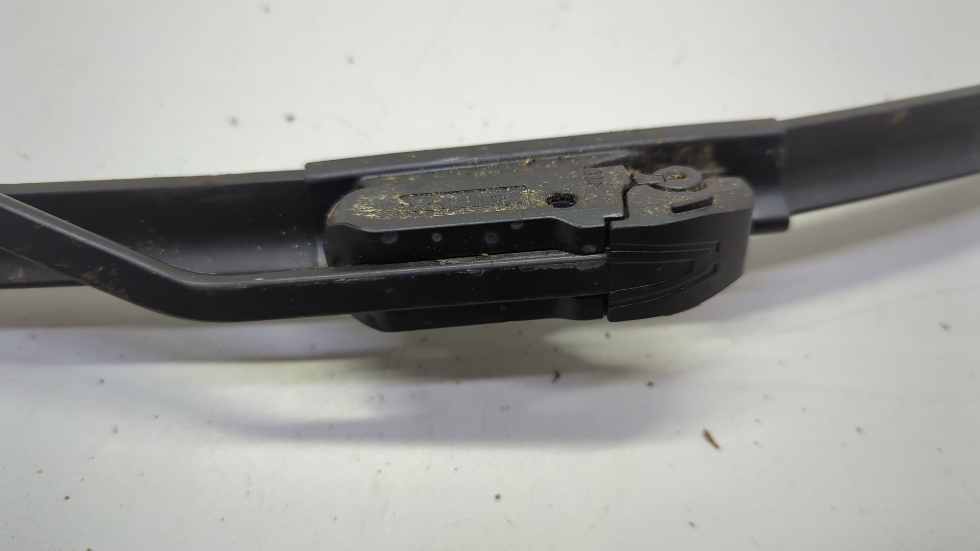 Поводок стеклоочистителя передний левый