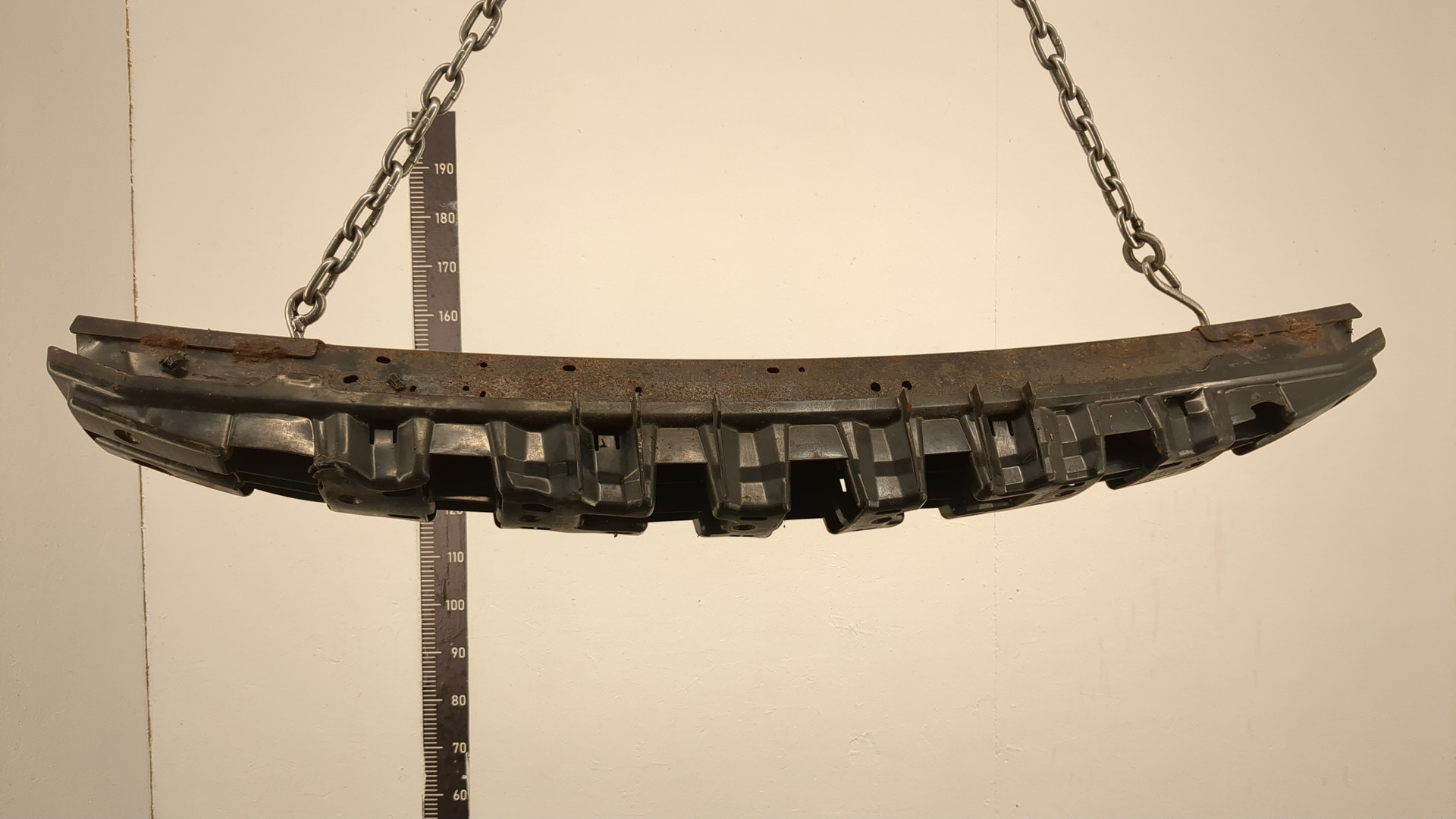 Усилитель переднего бампера