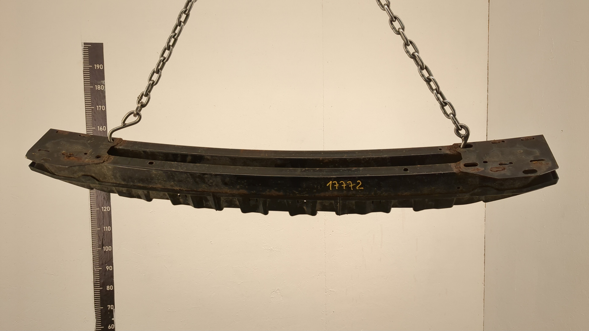 Усилитель переднего бампера