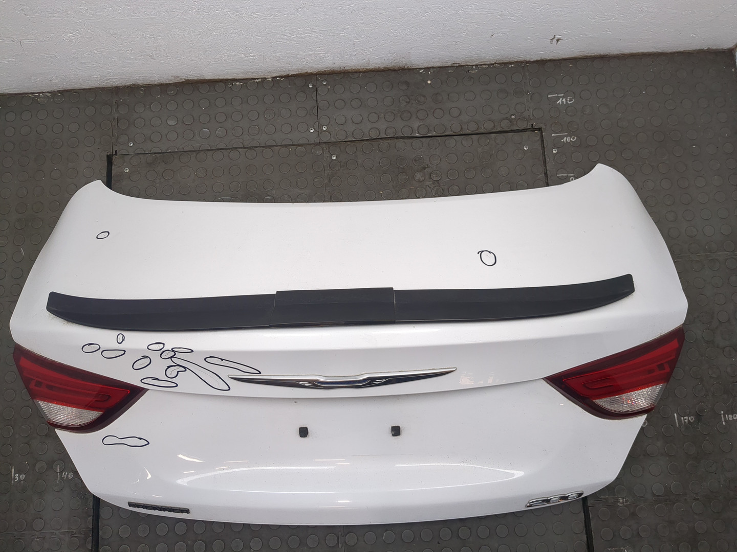 Дверь багажника