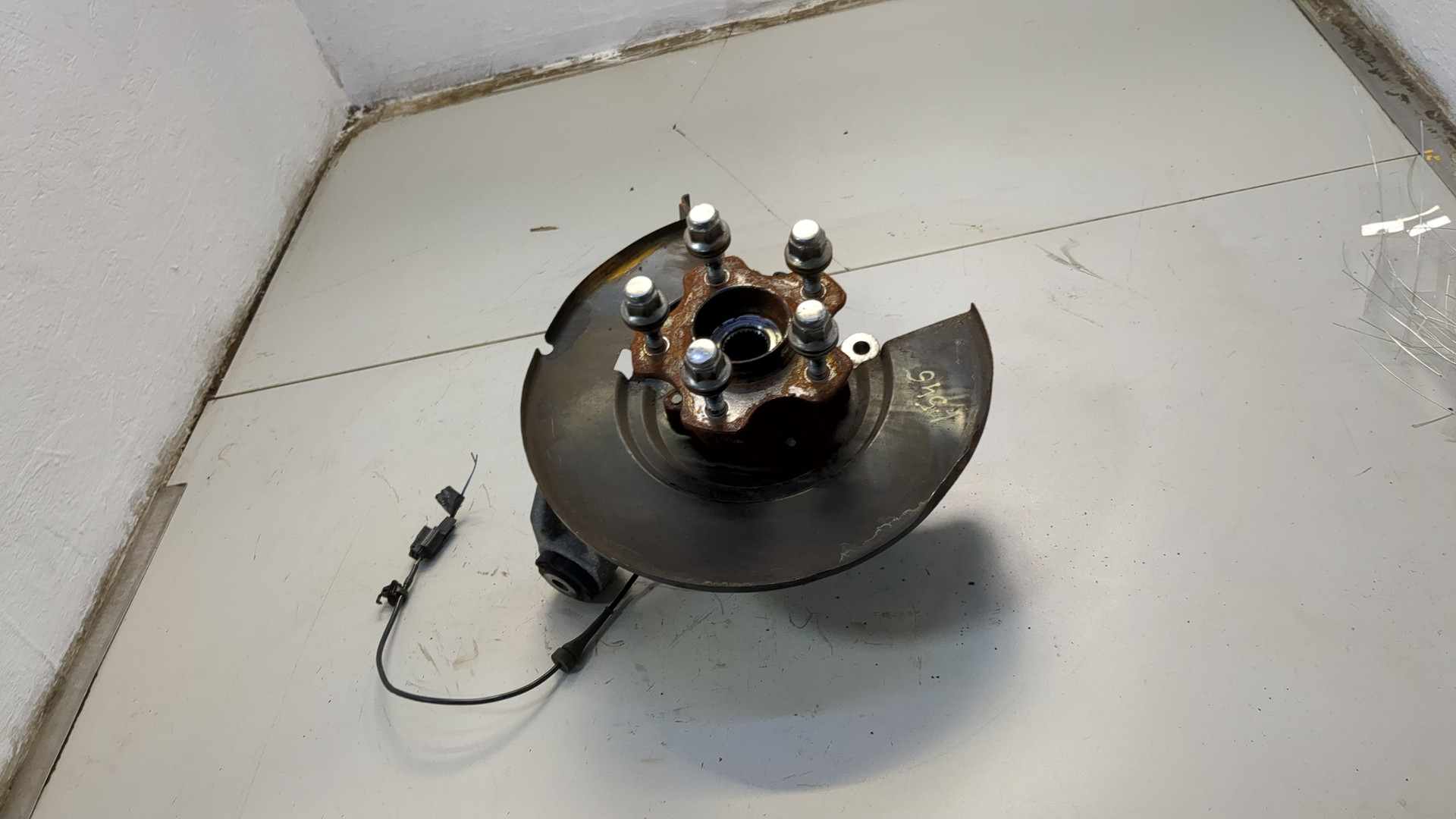 Кулак поворотный задний левый