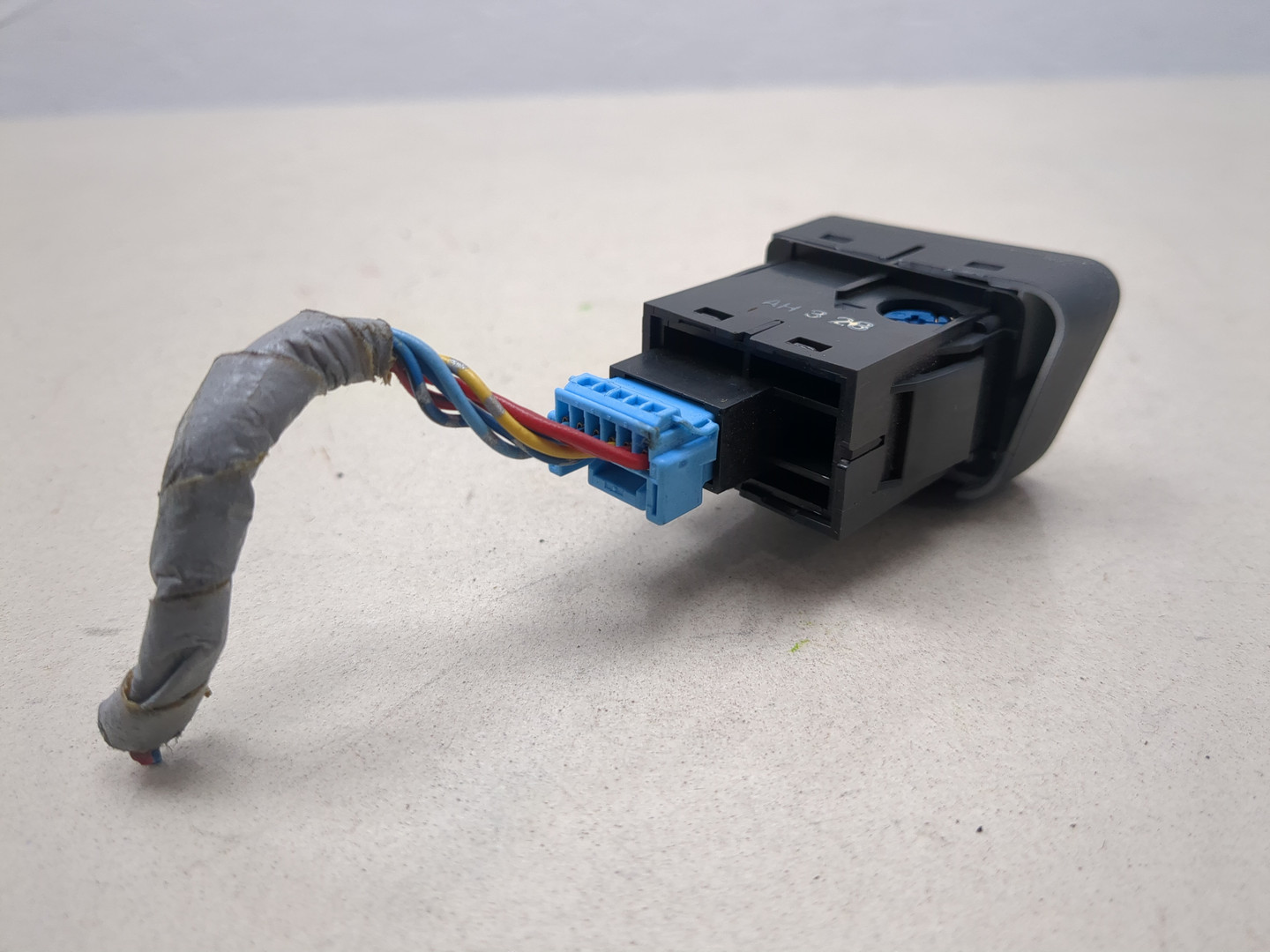 Кнопка корректора фар