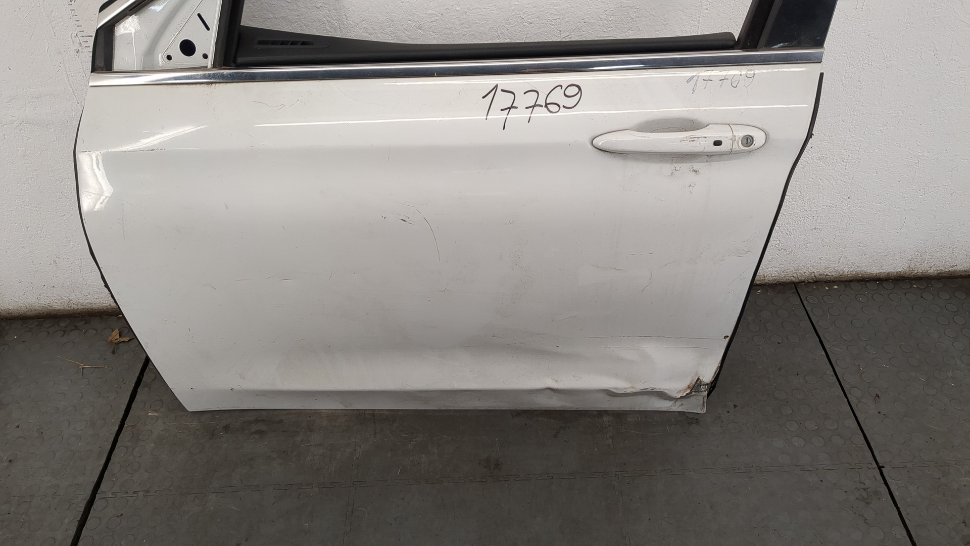 Дверь передняя левая