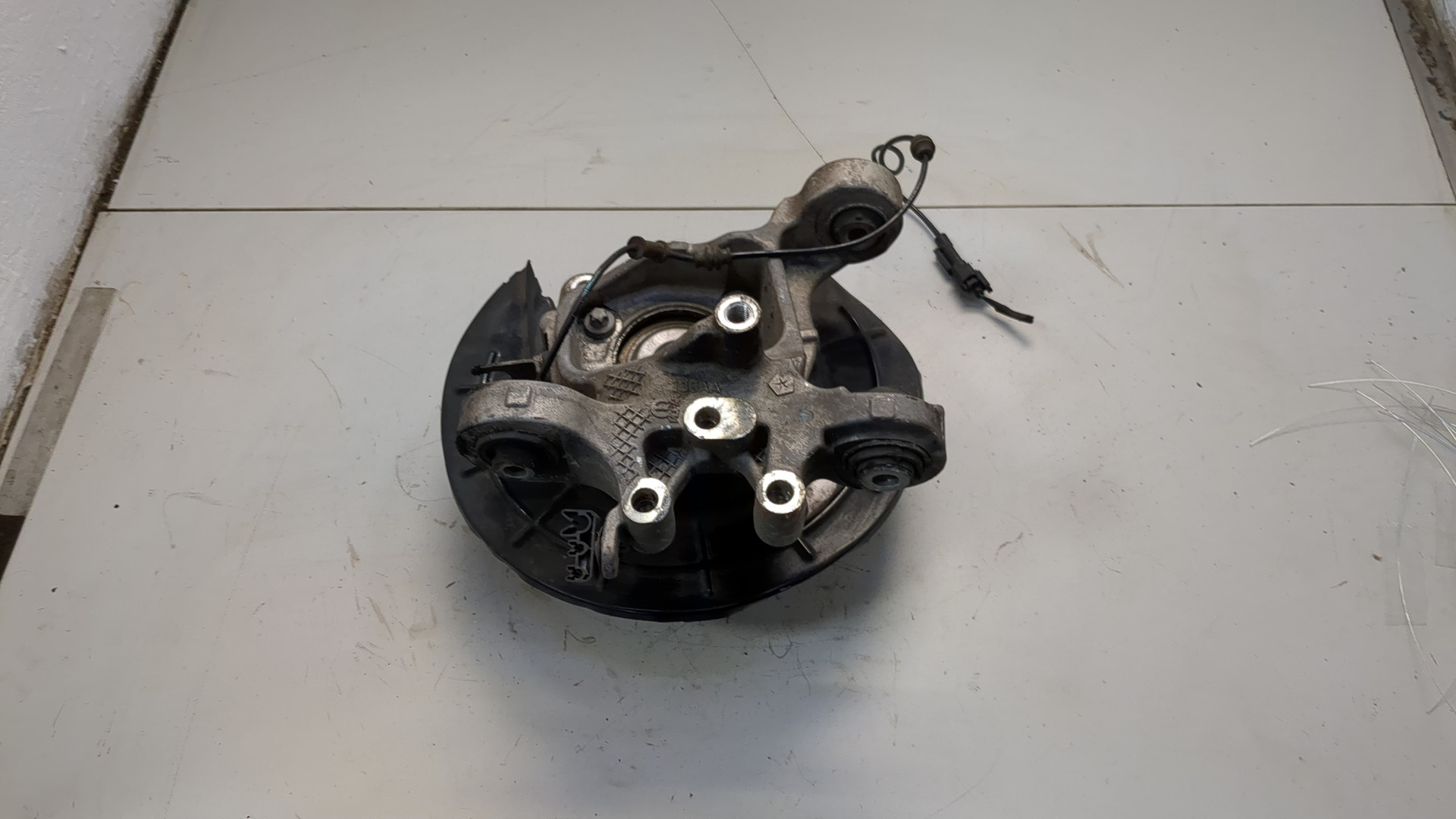 Кулак поворотный задний правый