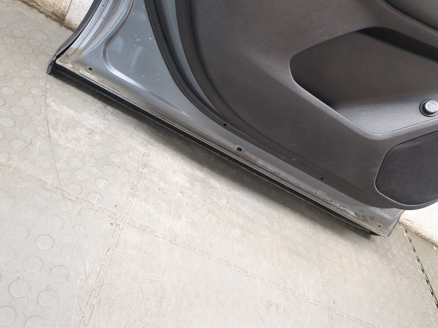 Дверь передняя левая