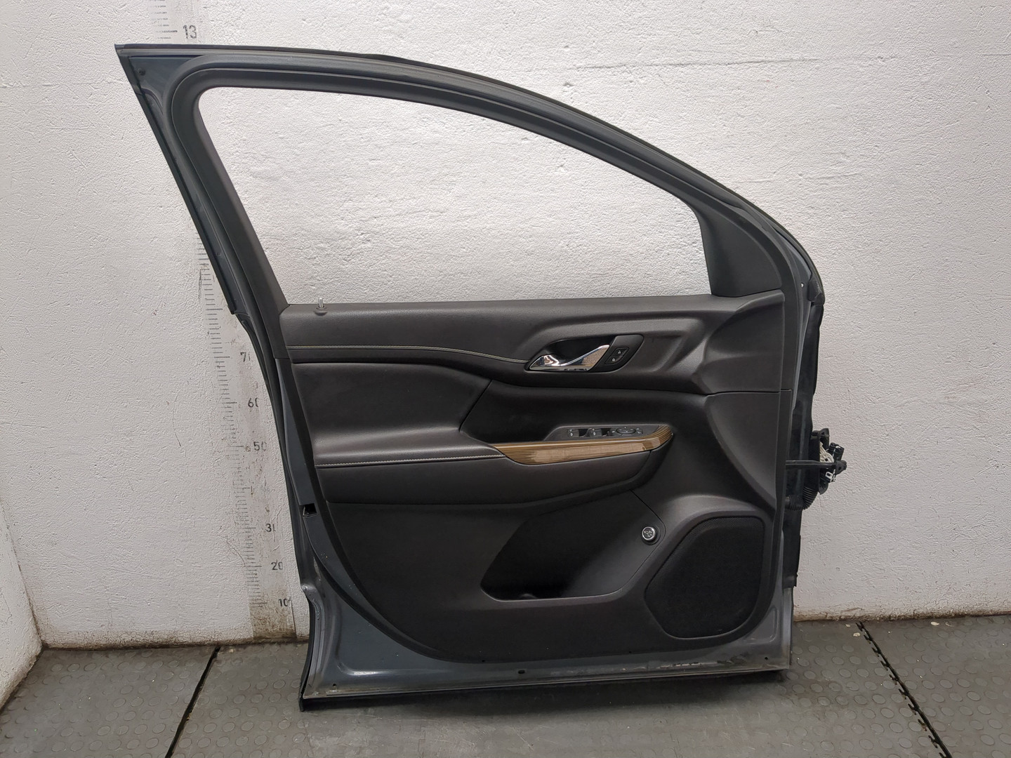 Дверь передняя левая