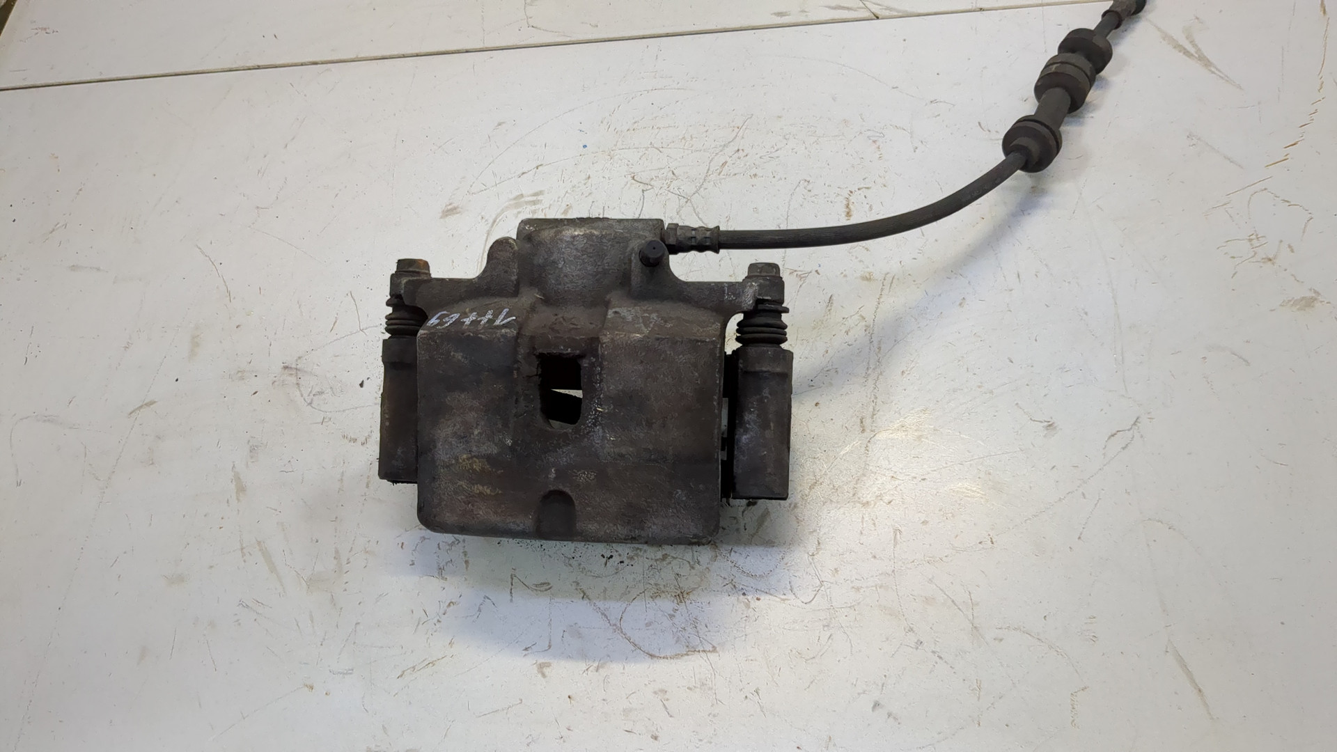 Суппорт передний левый