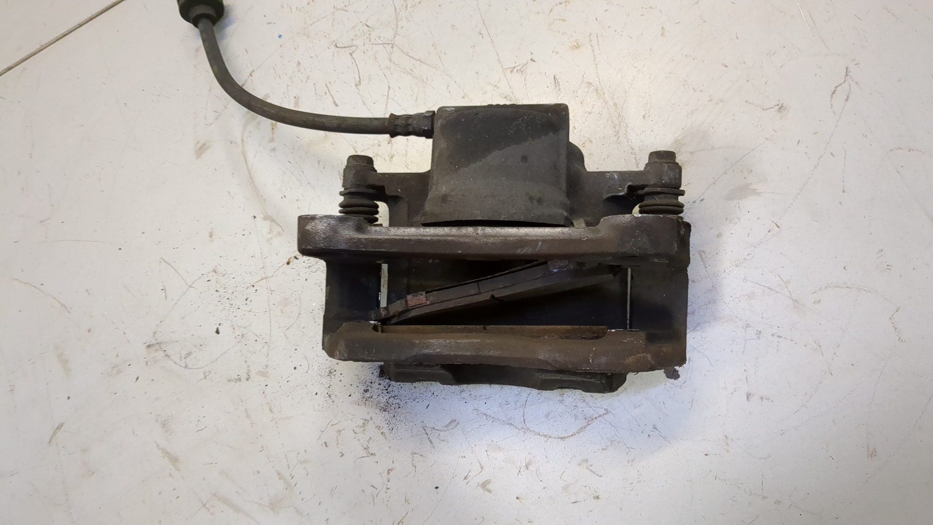 Суппорт передний левый