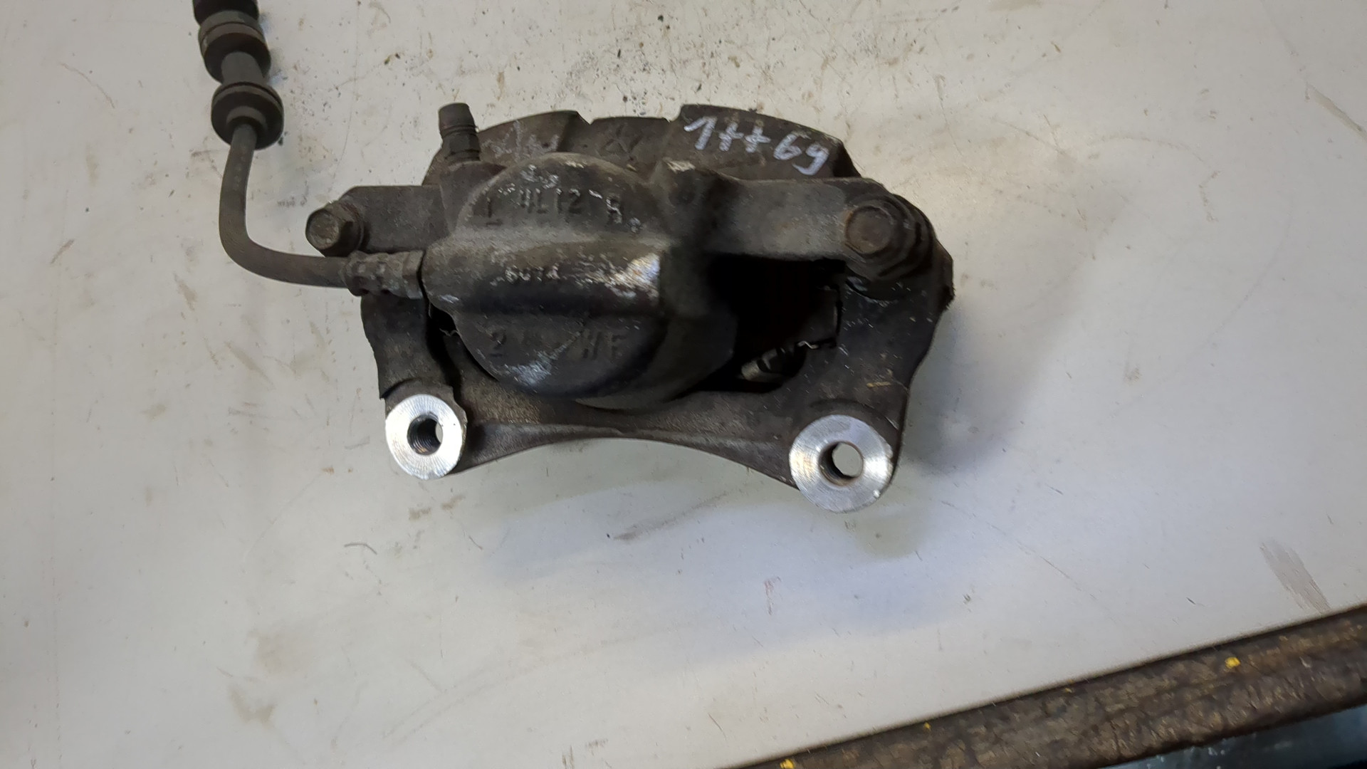 Суппорт передний левый