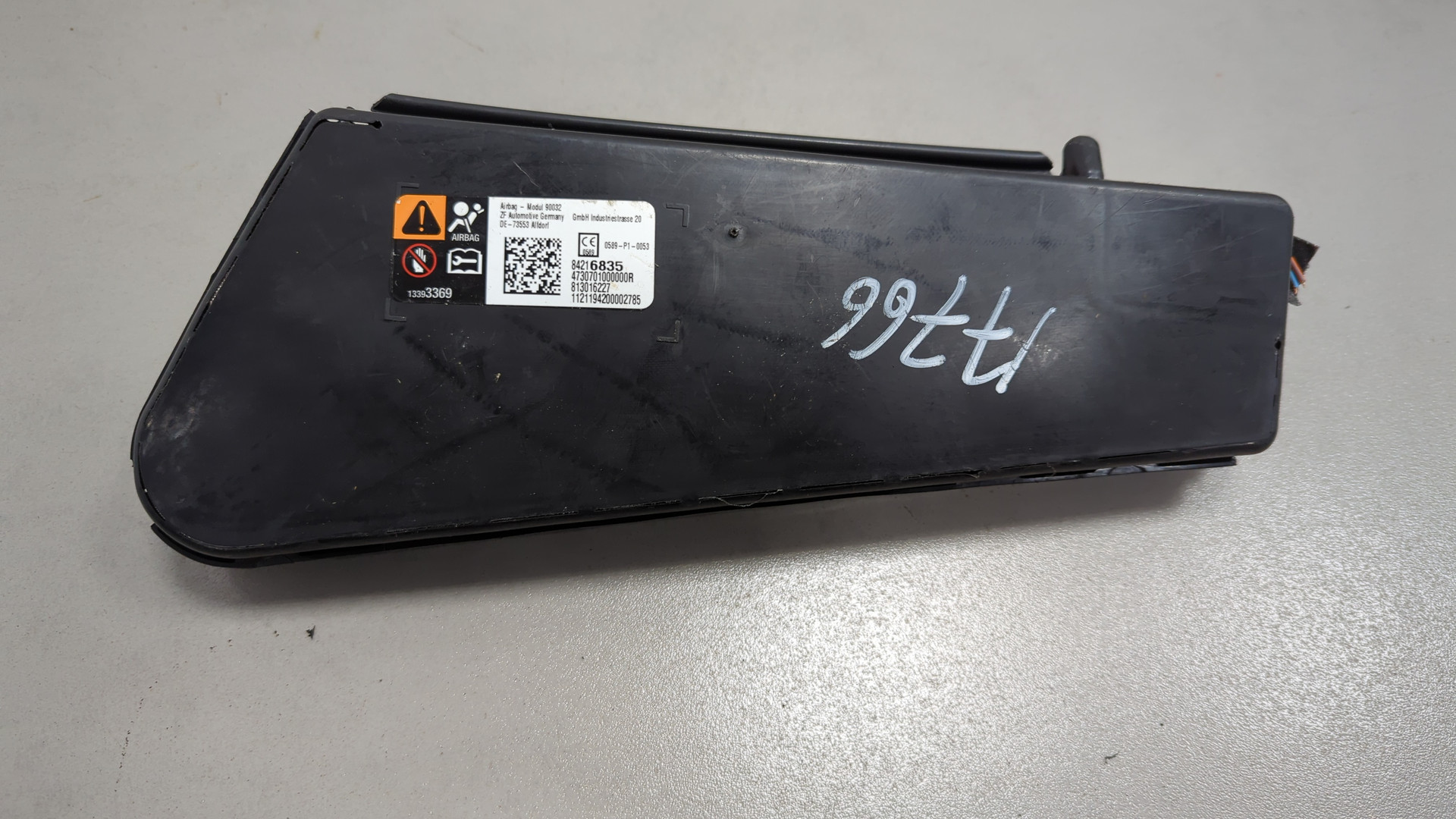 Подушка безопасности нижняя (для колен)